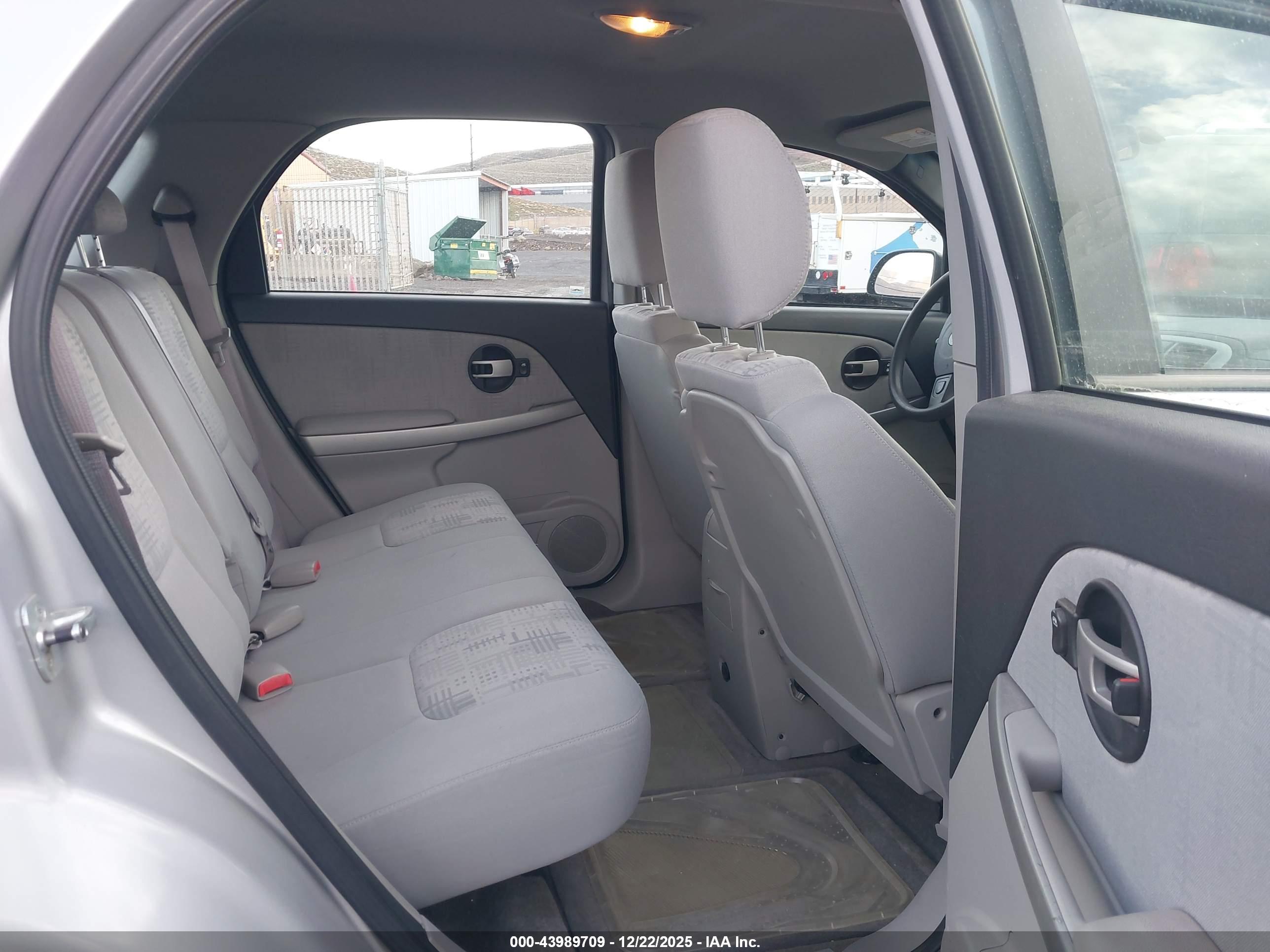 CHEVROLET EQUINOX image 8