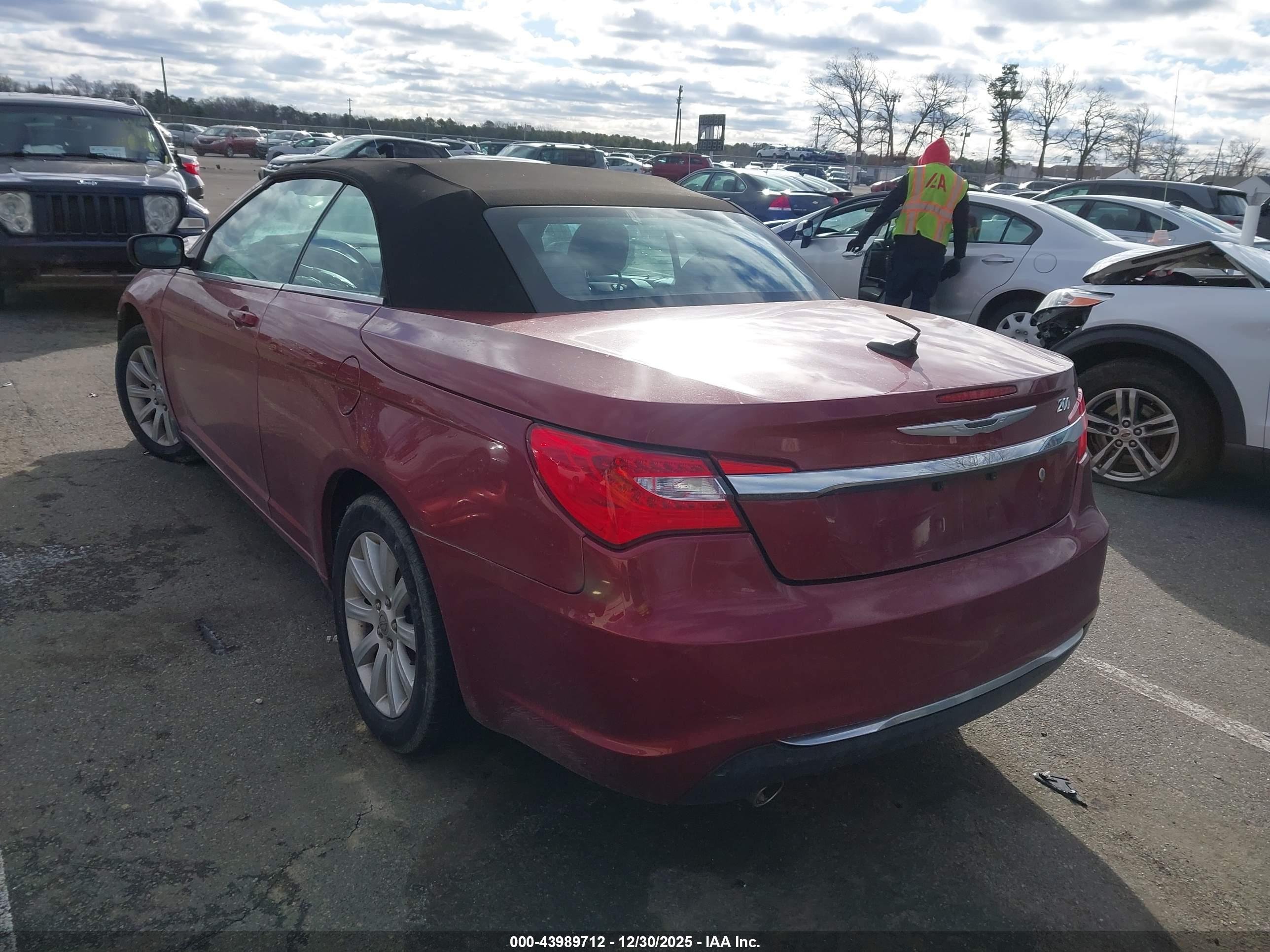 CHRYSLER 200 image 3