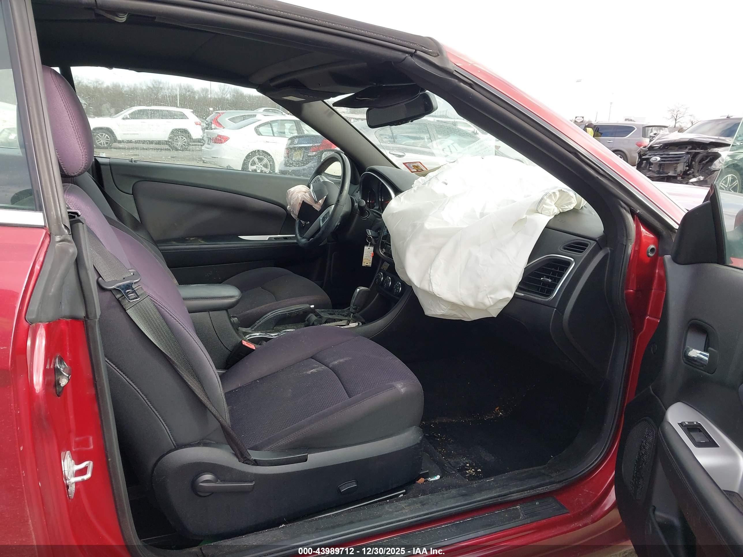CHRYSLER 200 image 5