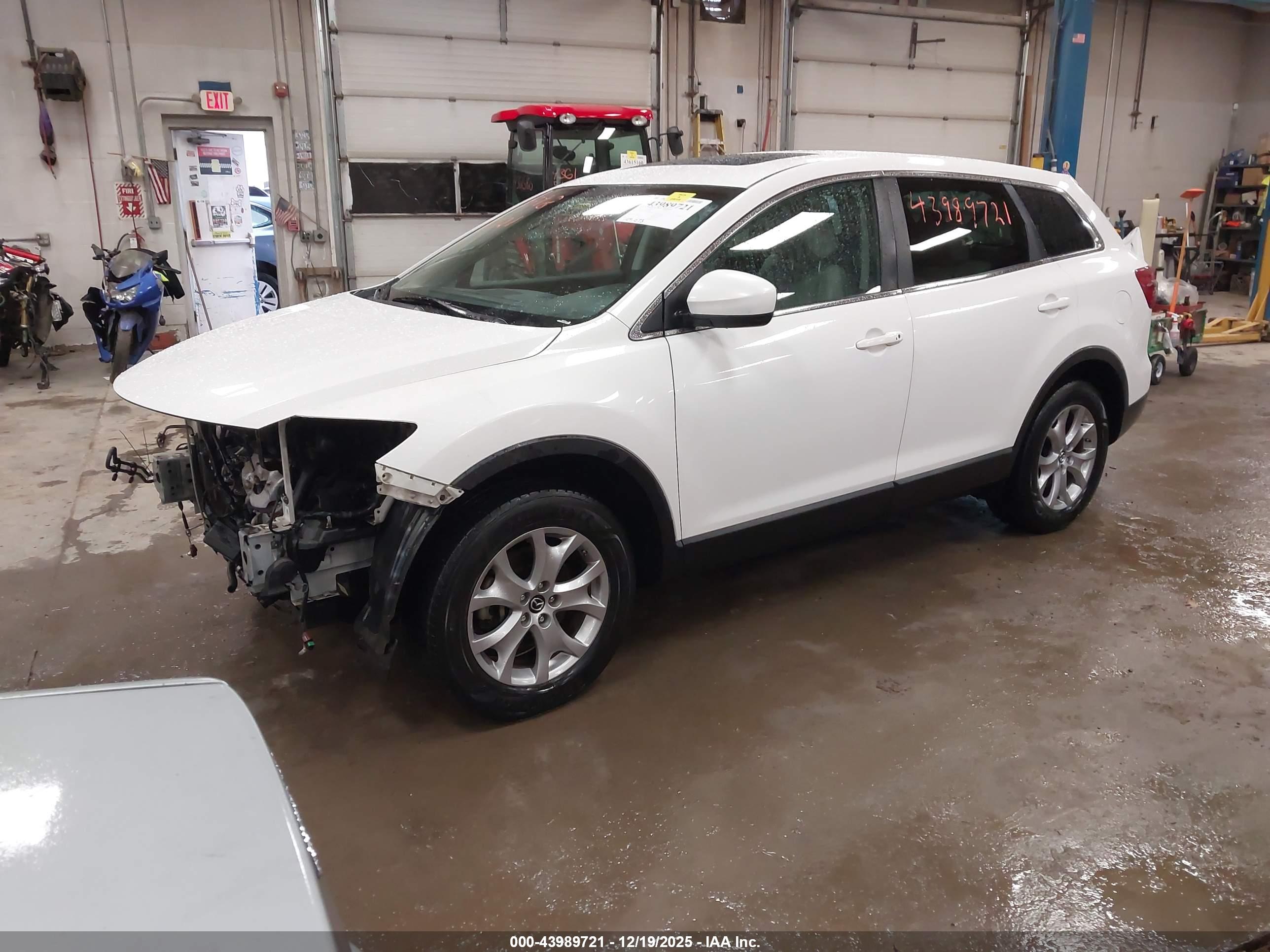 MAZDA CX-9 image 2