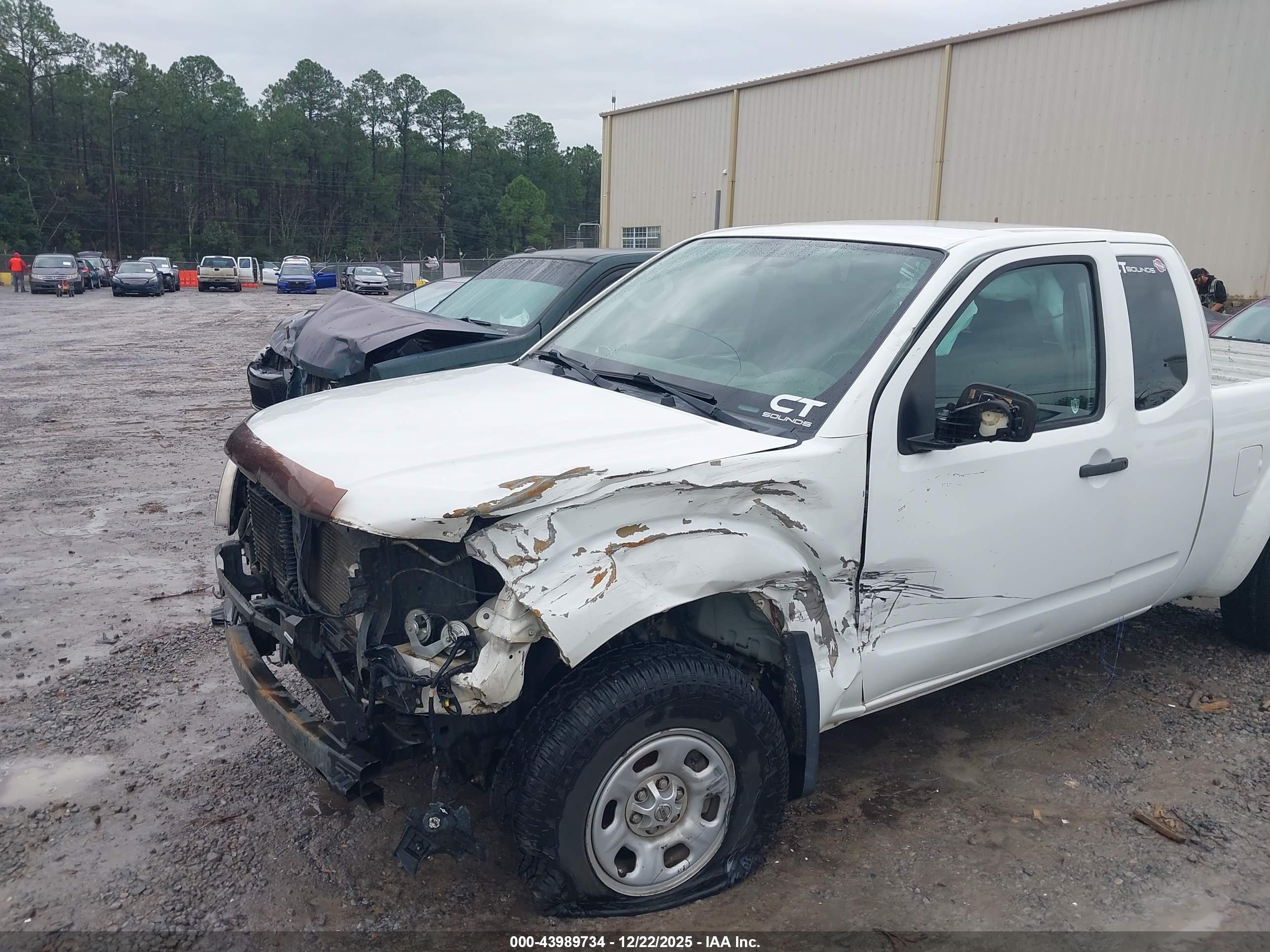 NISSAN FRONTIER image 6