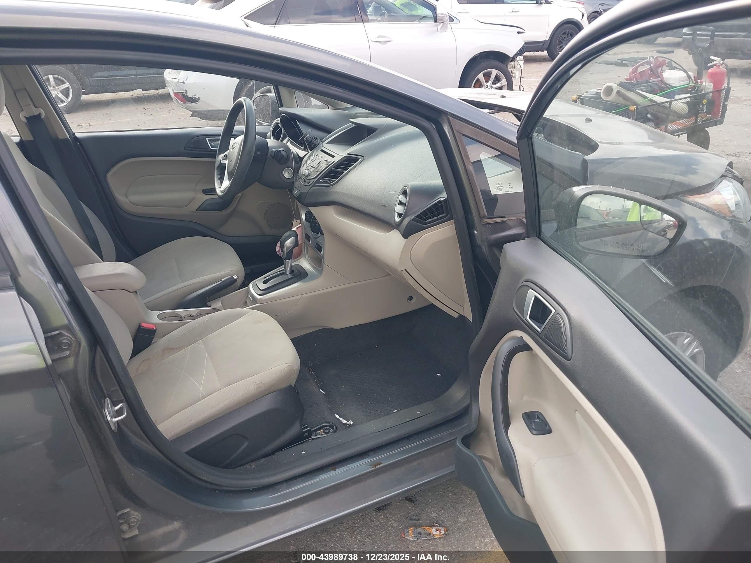 FORD FIESTA image 5