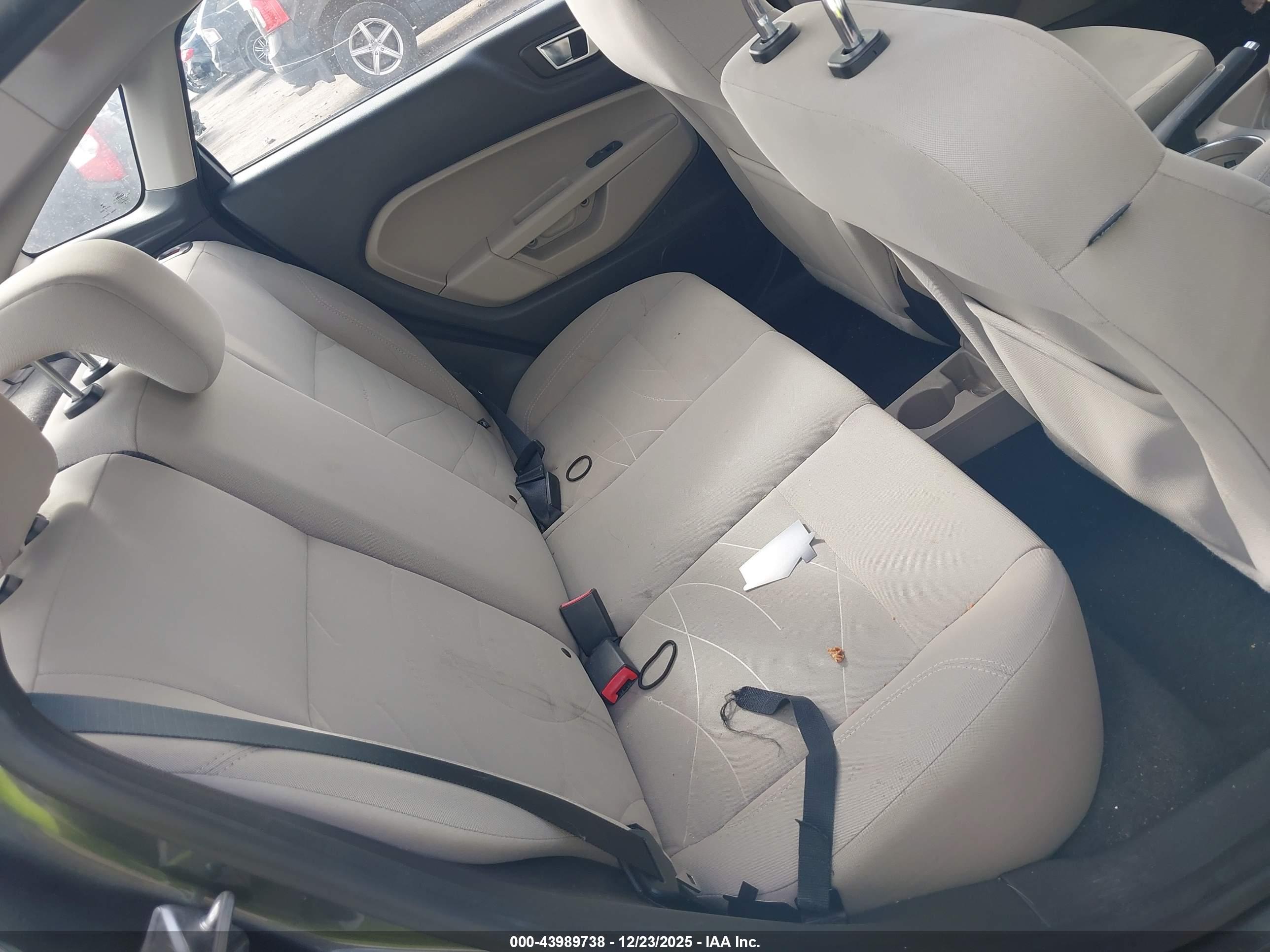 FORD FIESTA image 8