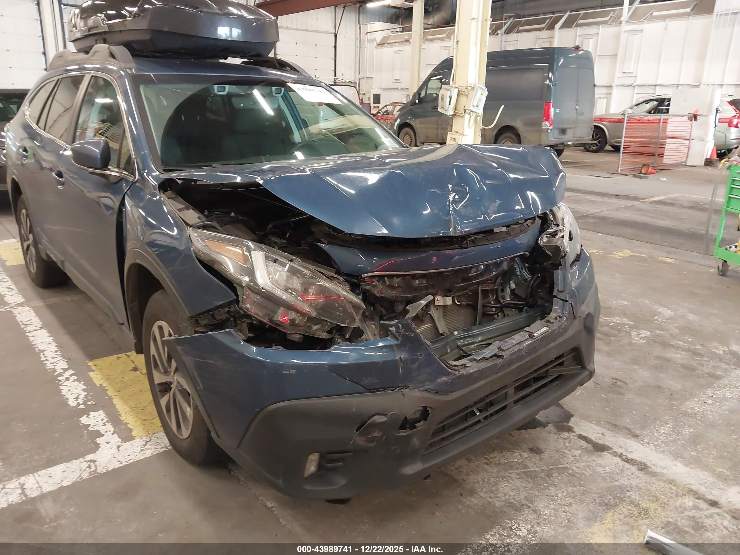 SUBARU OUTBACK image 6
