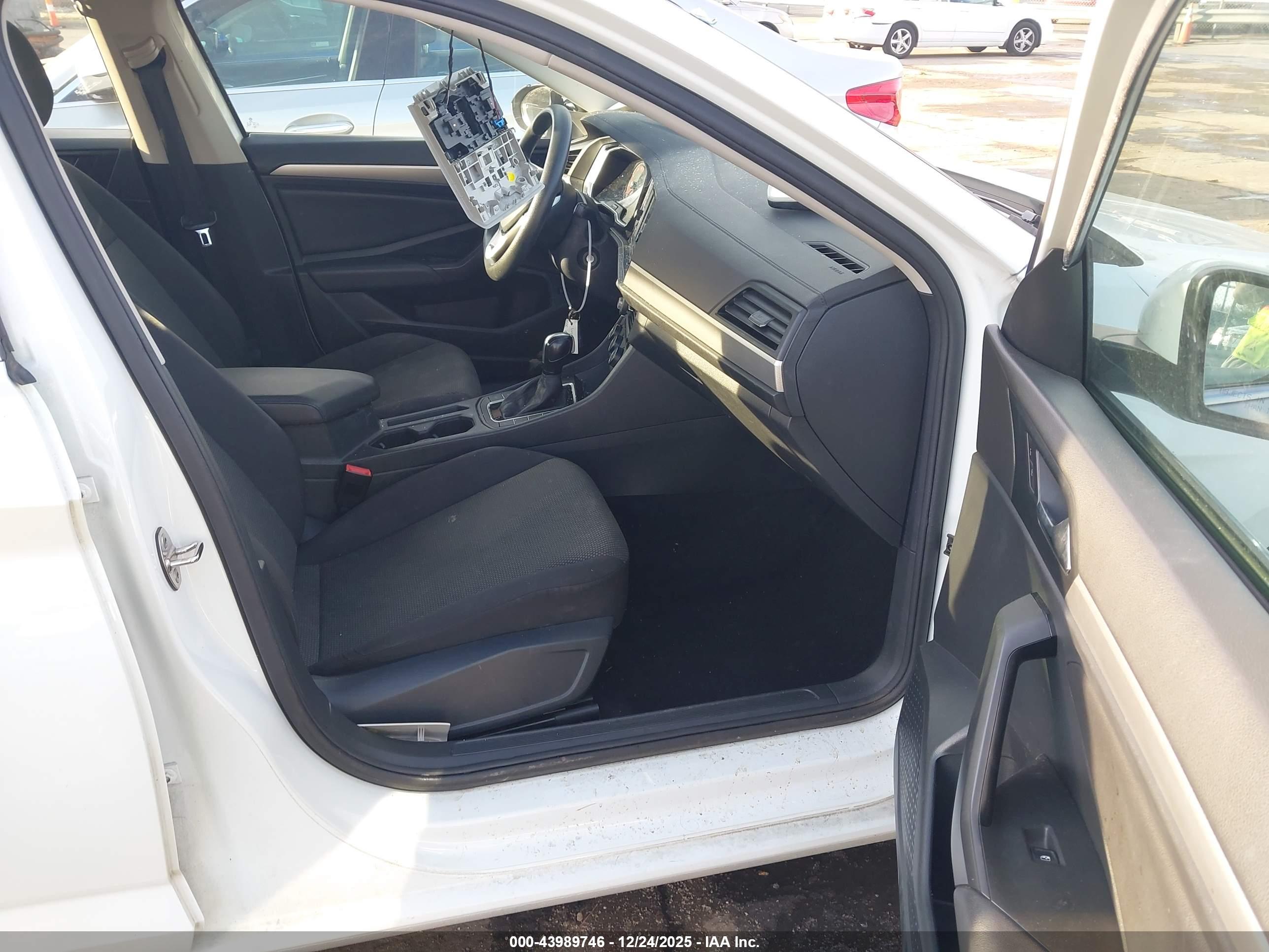 VOLKSWAGEN JETTA image 5