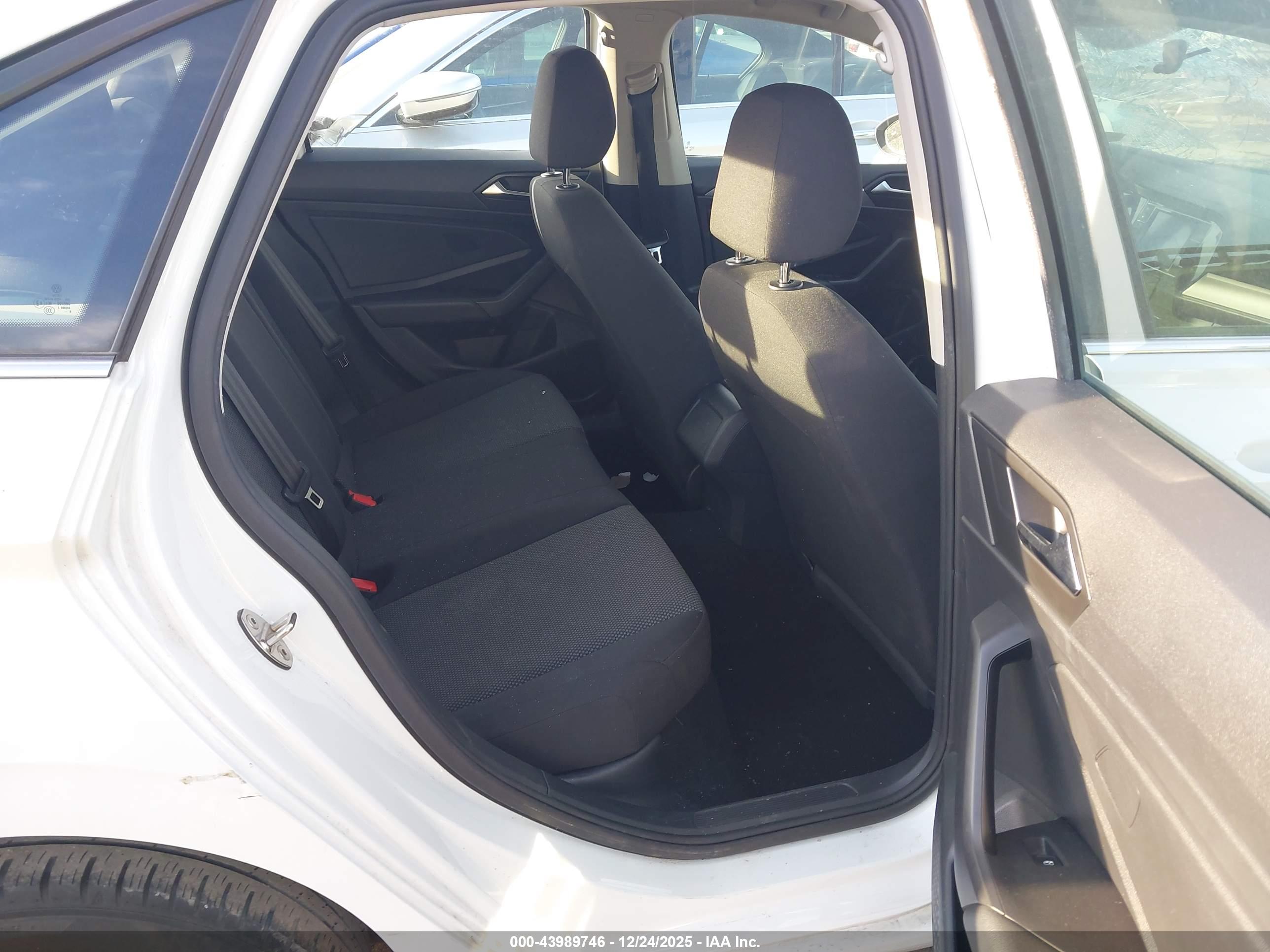 VOLKSWAGEN JETTA image 8
