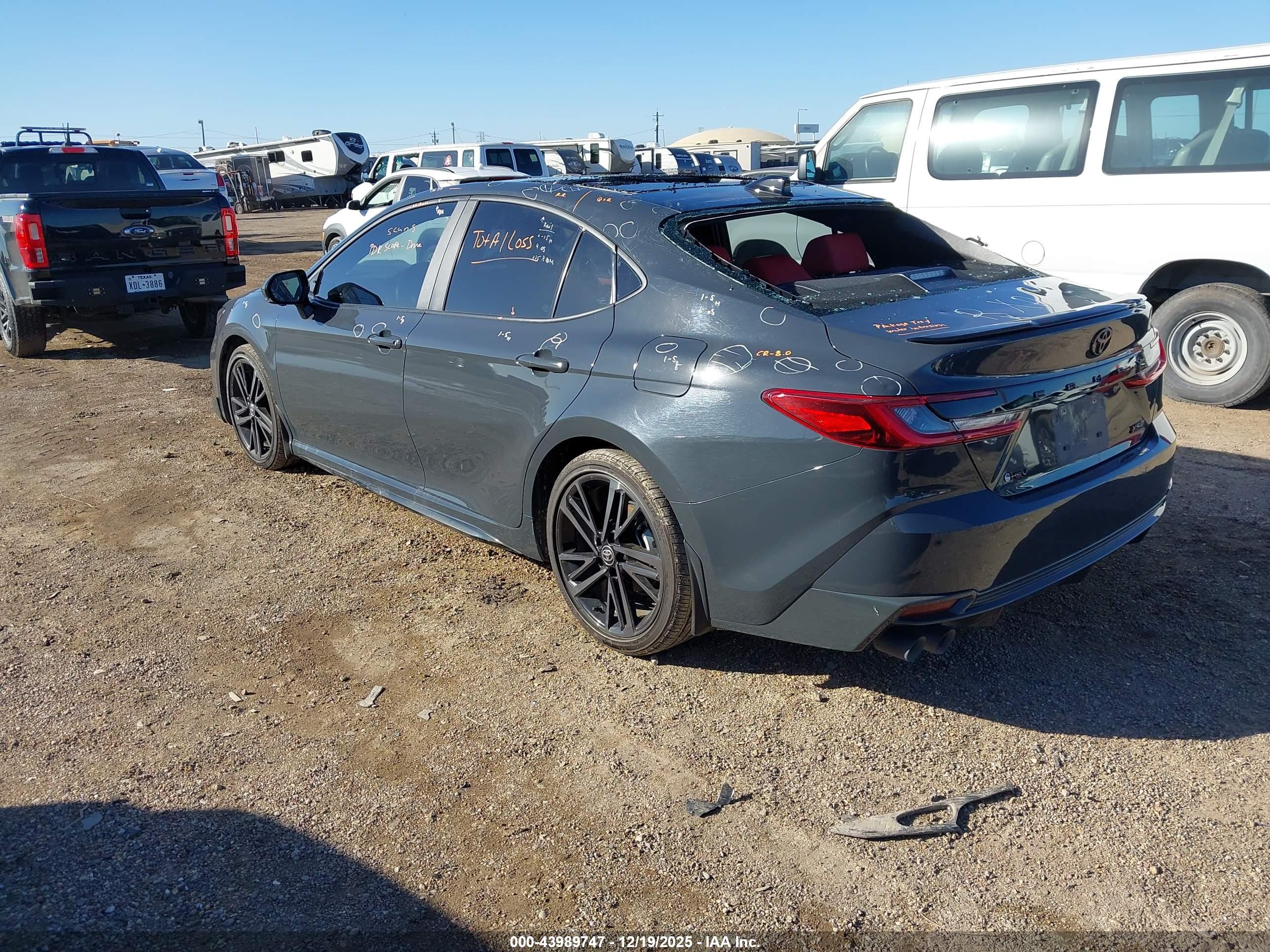 TOYOTA CAMRY image 3