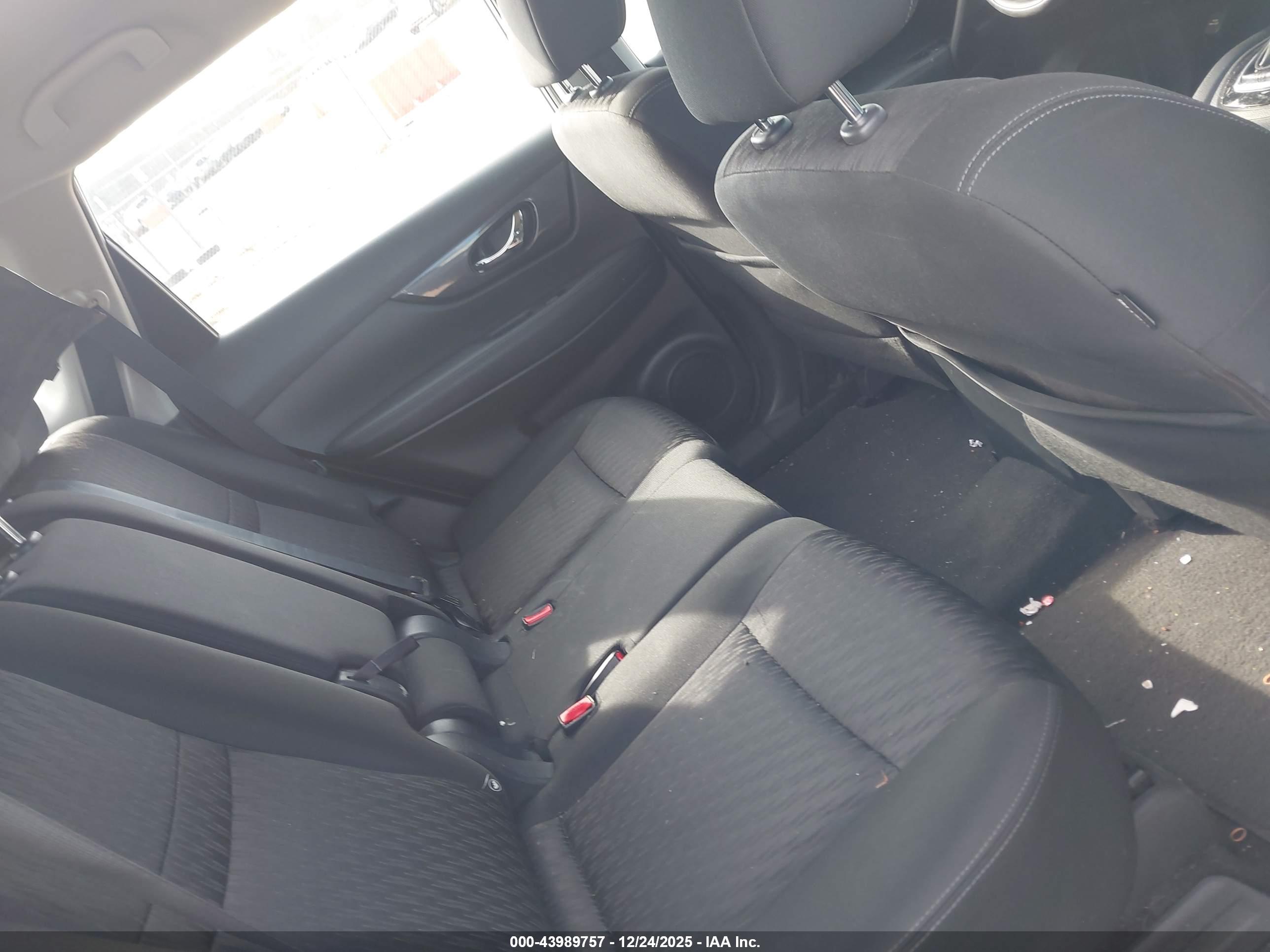 NISSAN ROGUE image 8
