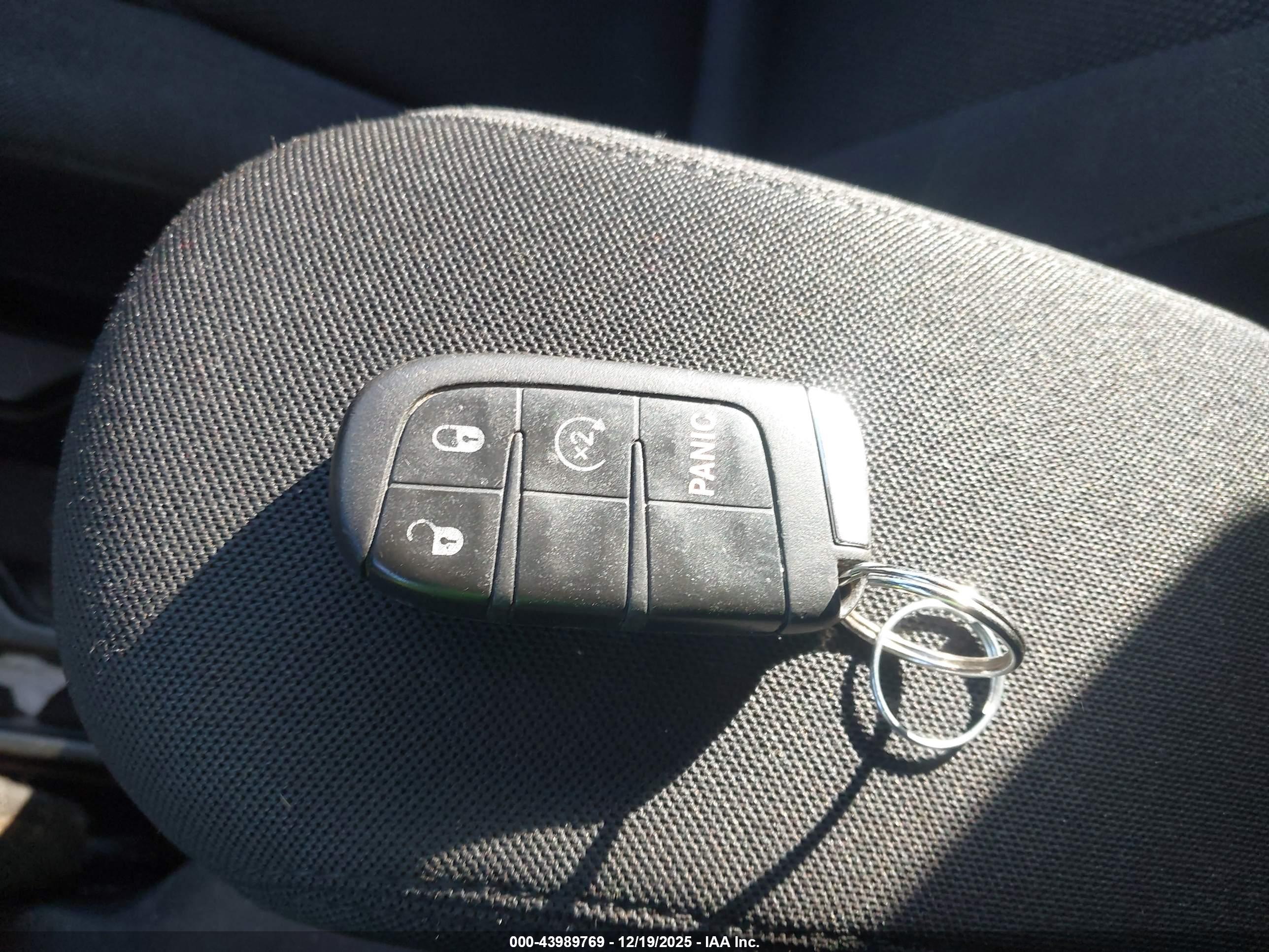 JEEP RENEGADE image 11