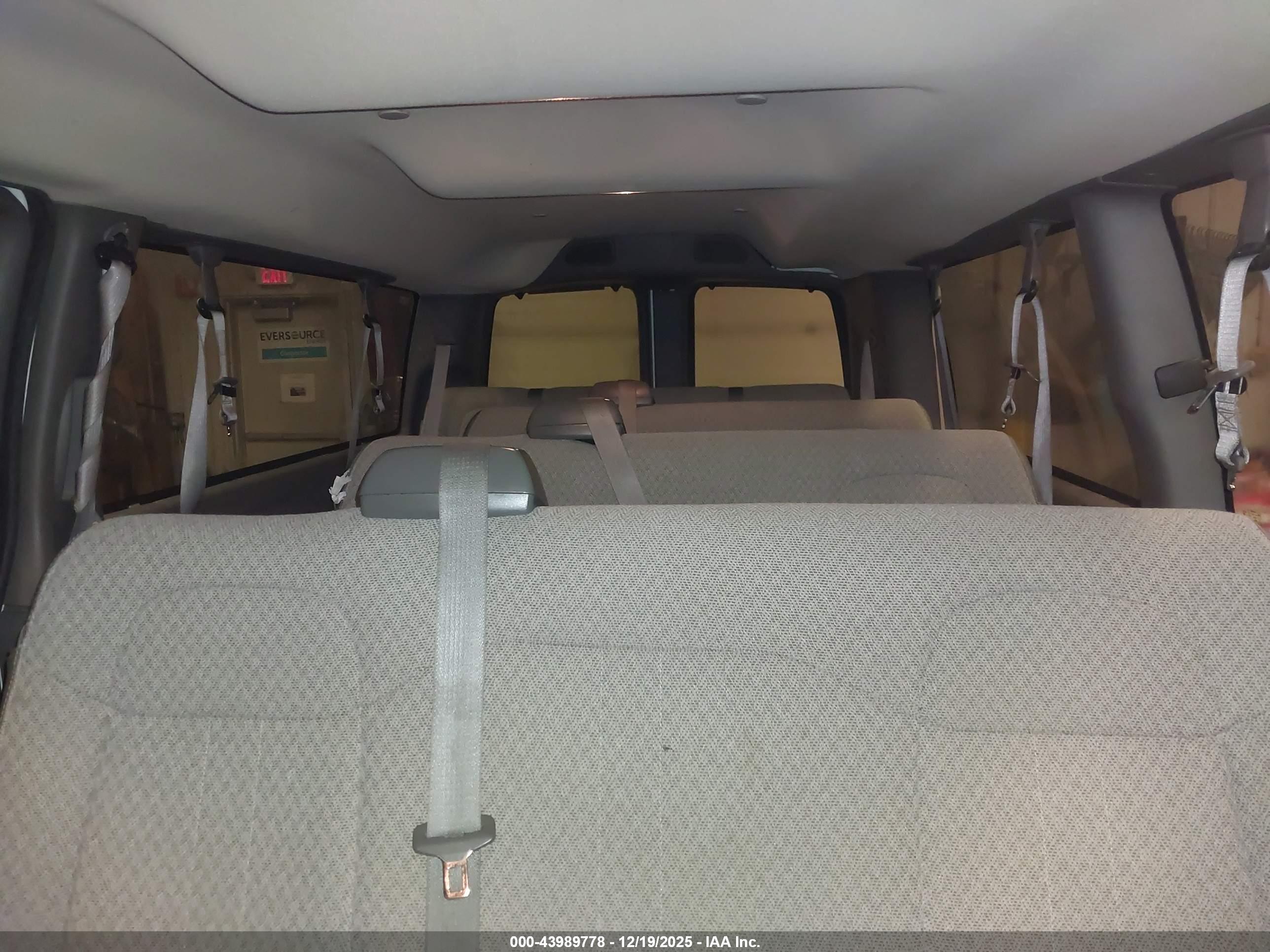CHEVROLET EXPRESS image 8