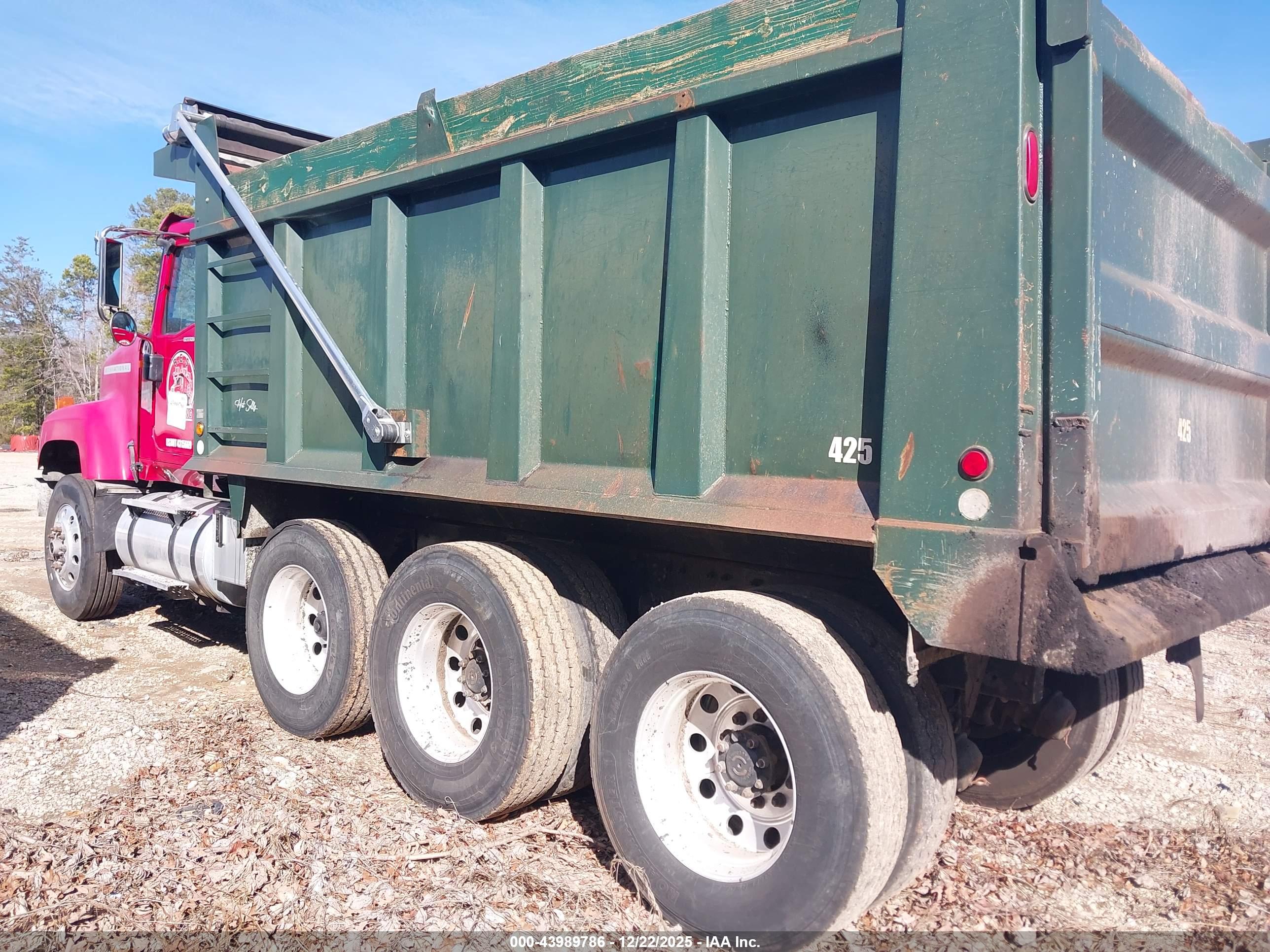 INTERNATIONAL 5500 image 3