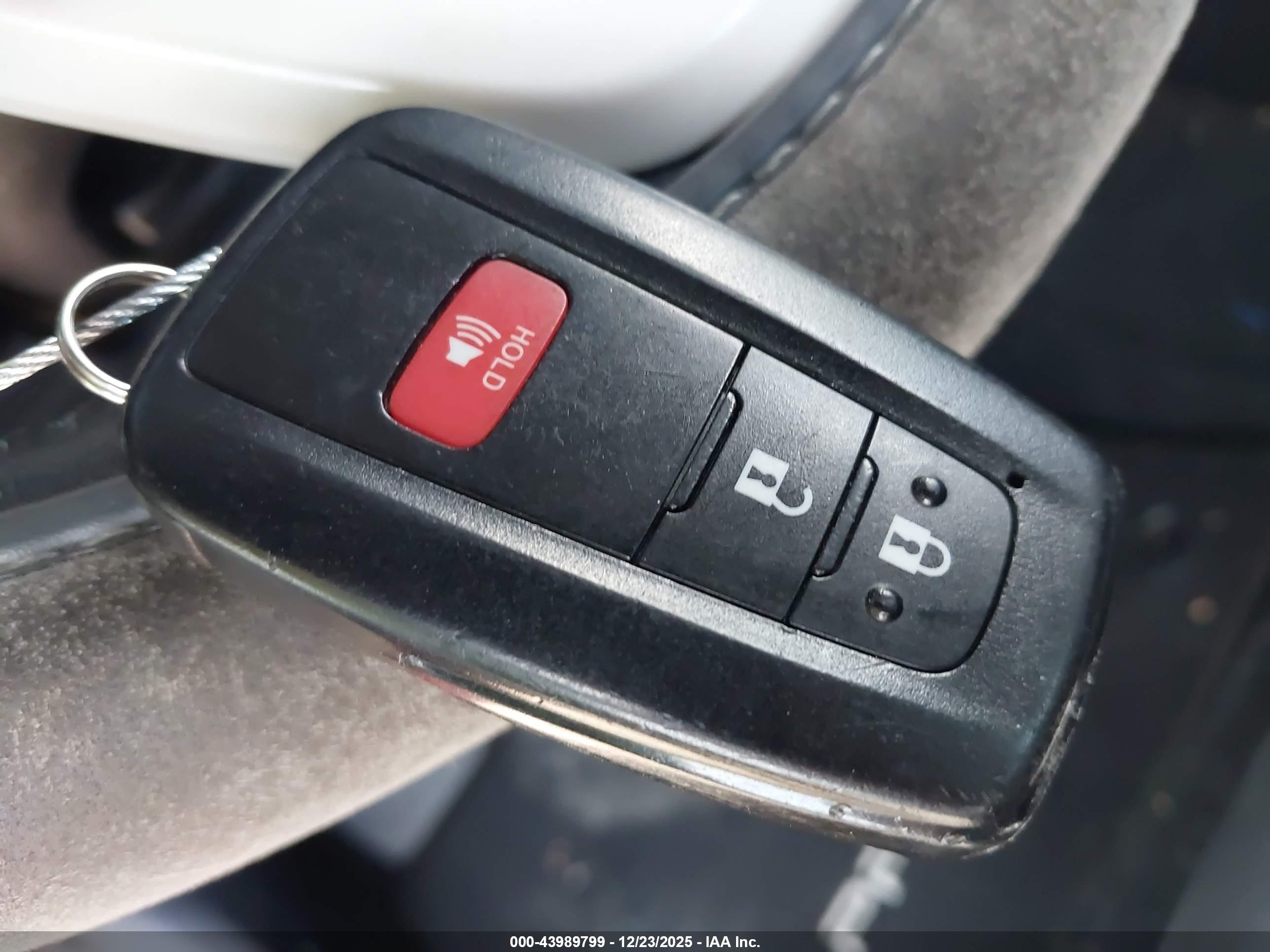 TOYOTA PRIUS image 11