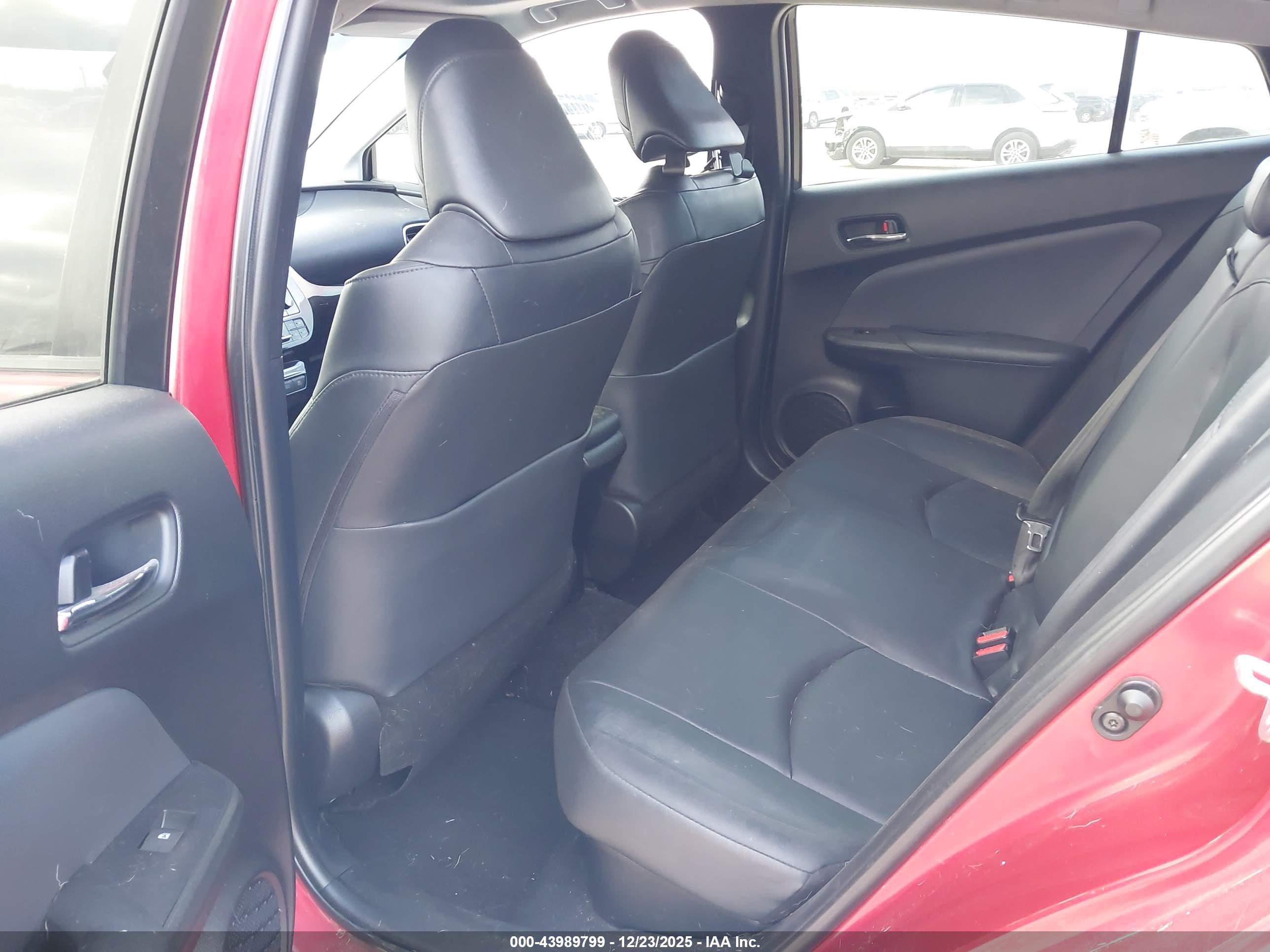 TOYOTA PRIUS image 8