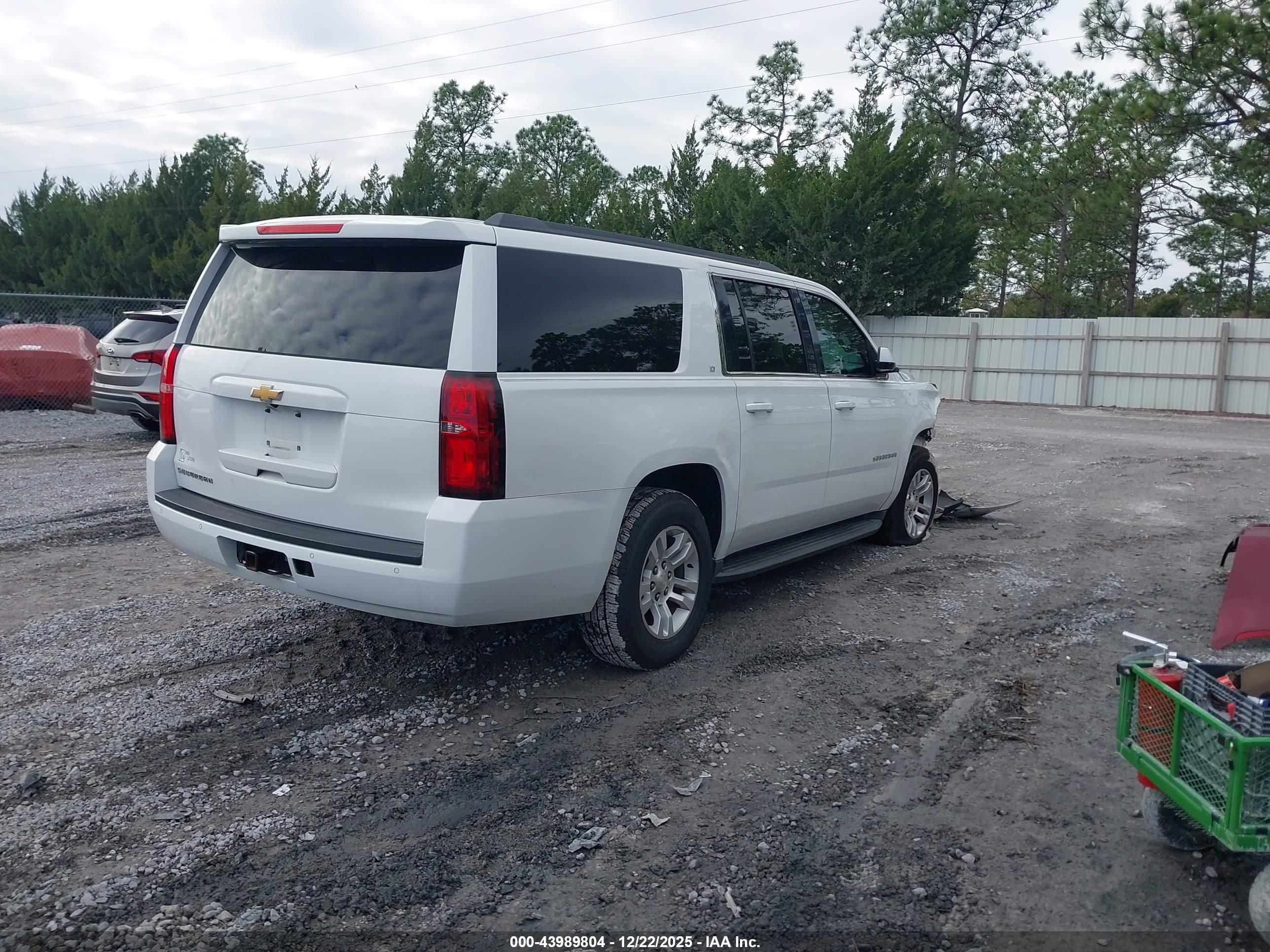 CHEVROLET SUBURBAN image 4
