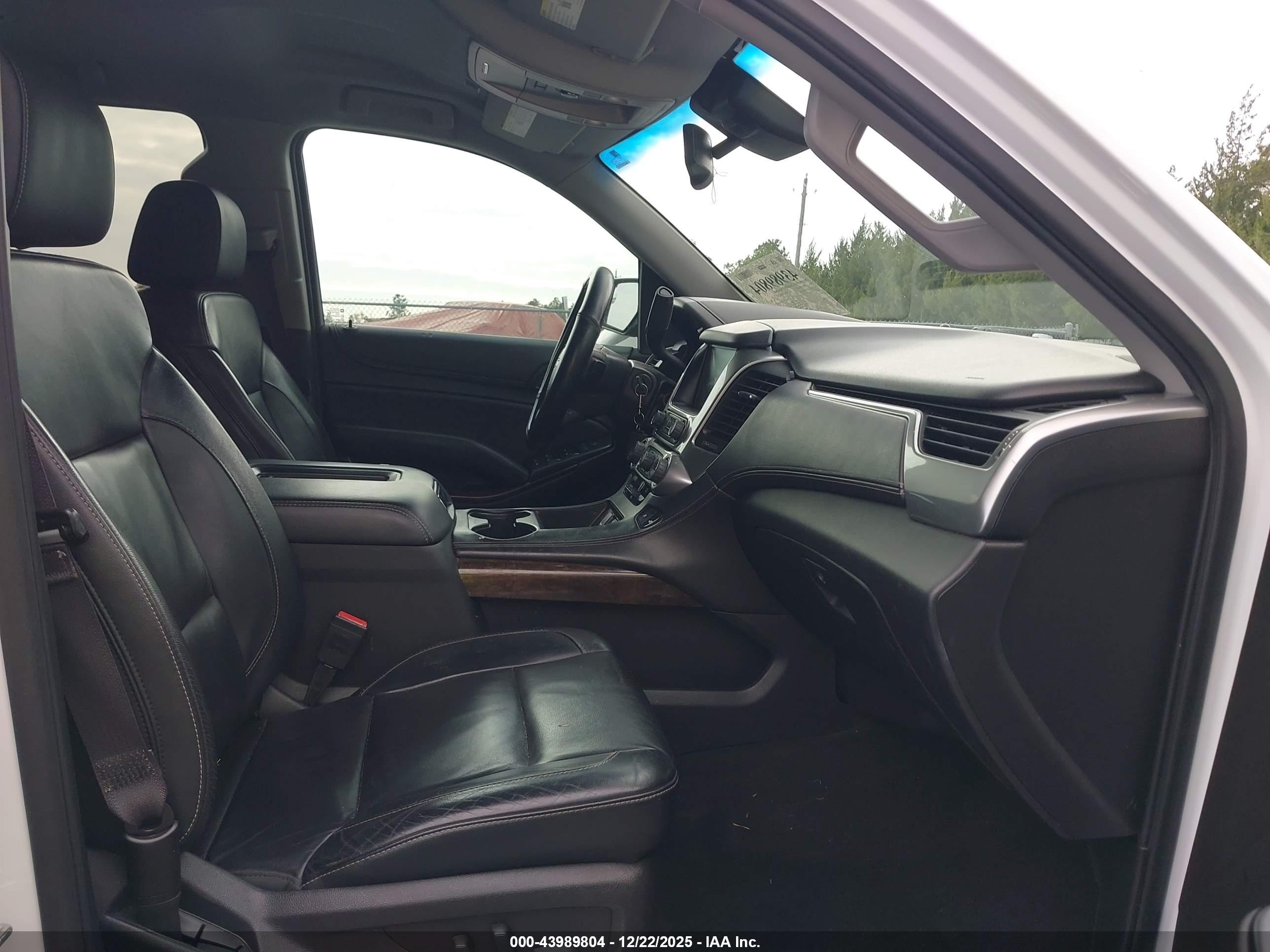 CHEVROLET SUBURBAN image 5