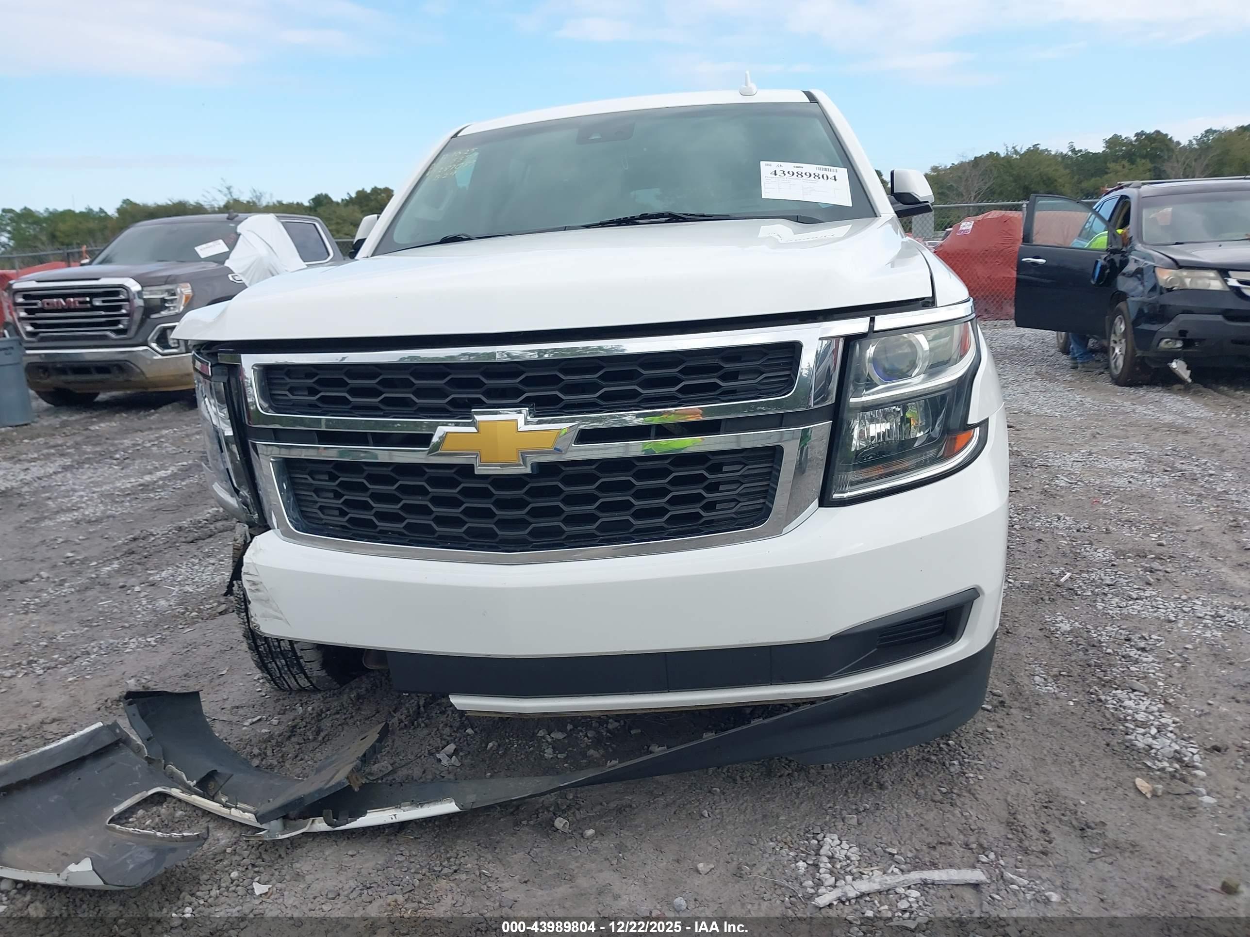 CHEVROLET SUBURBAN image 6
