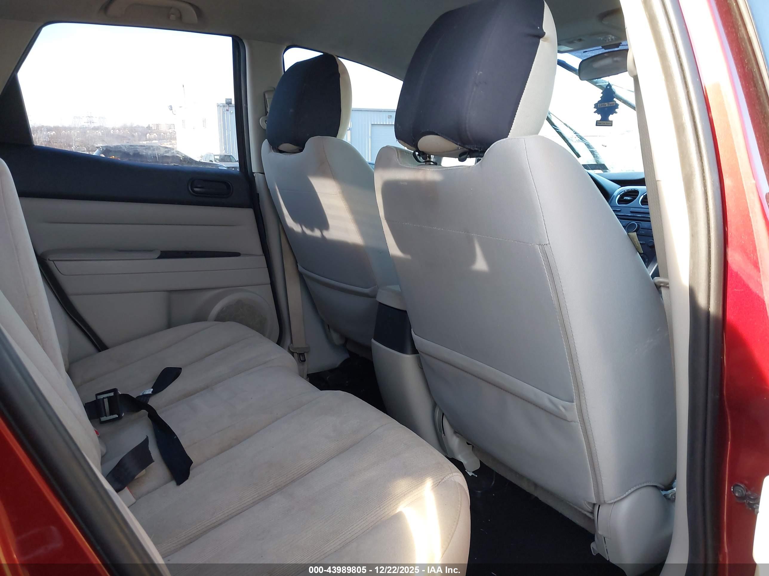 MAZDA CX-7 image 8
