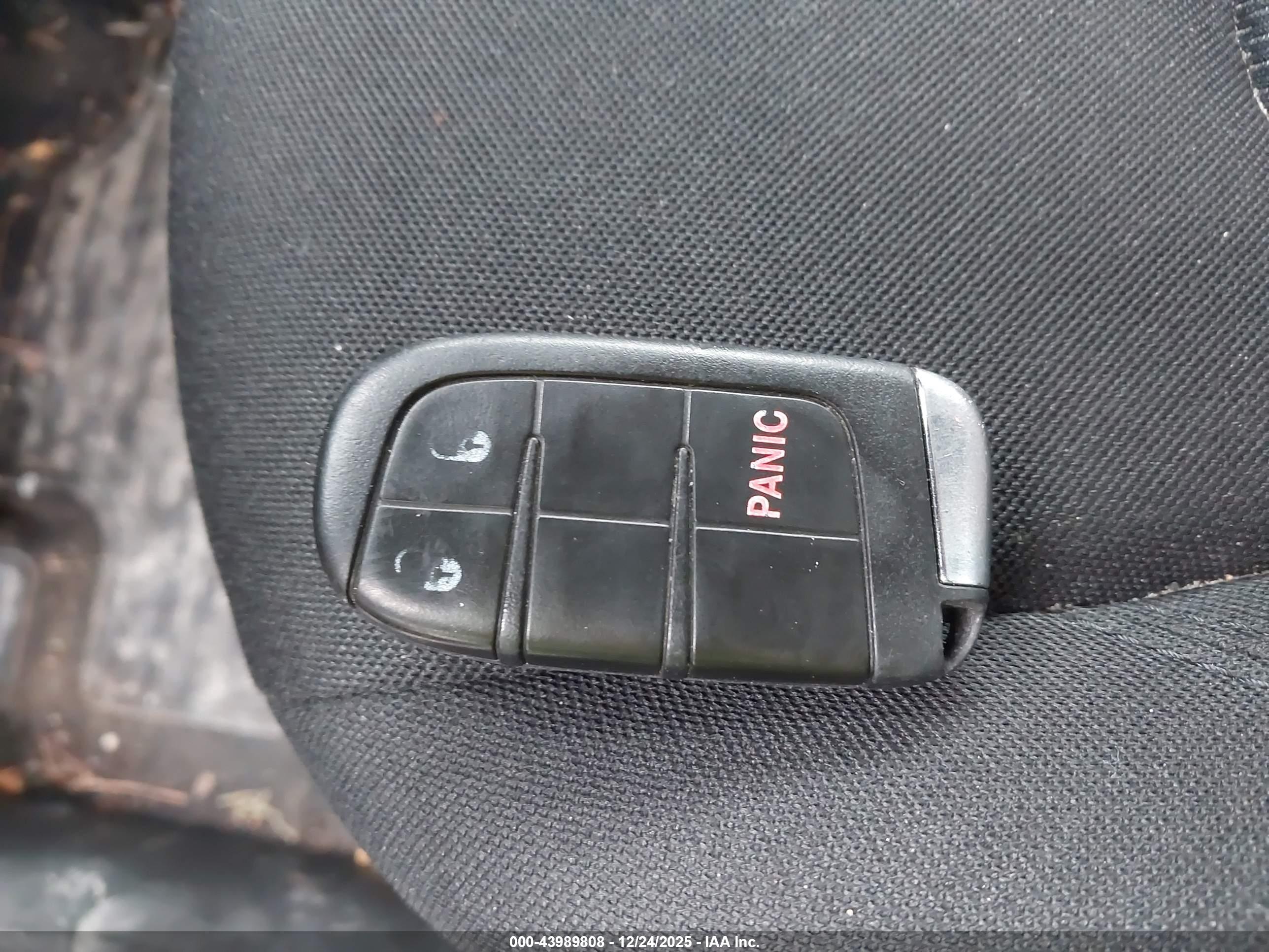 JEEP RENEGADE image 11