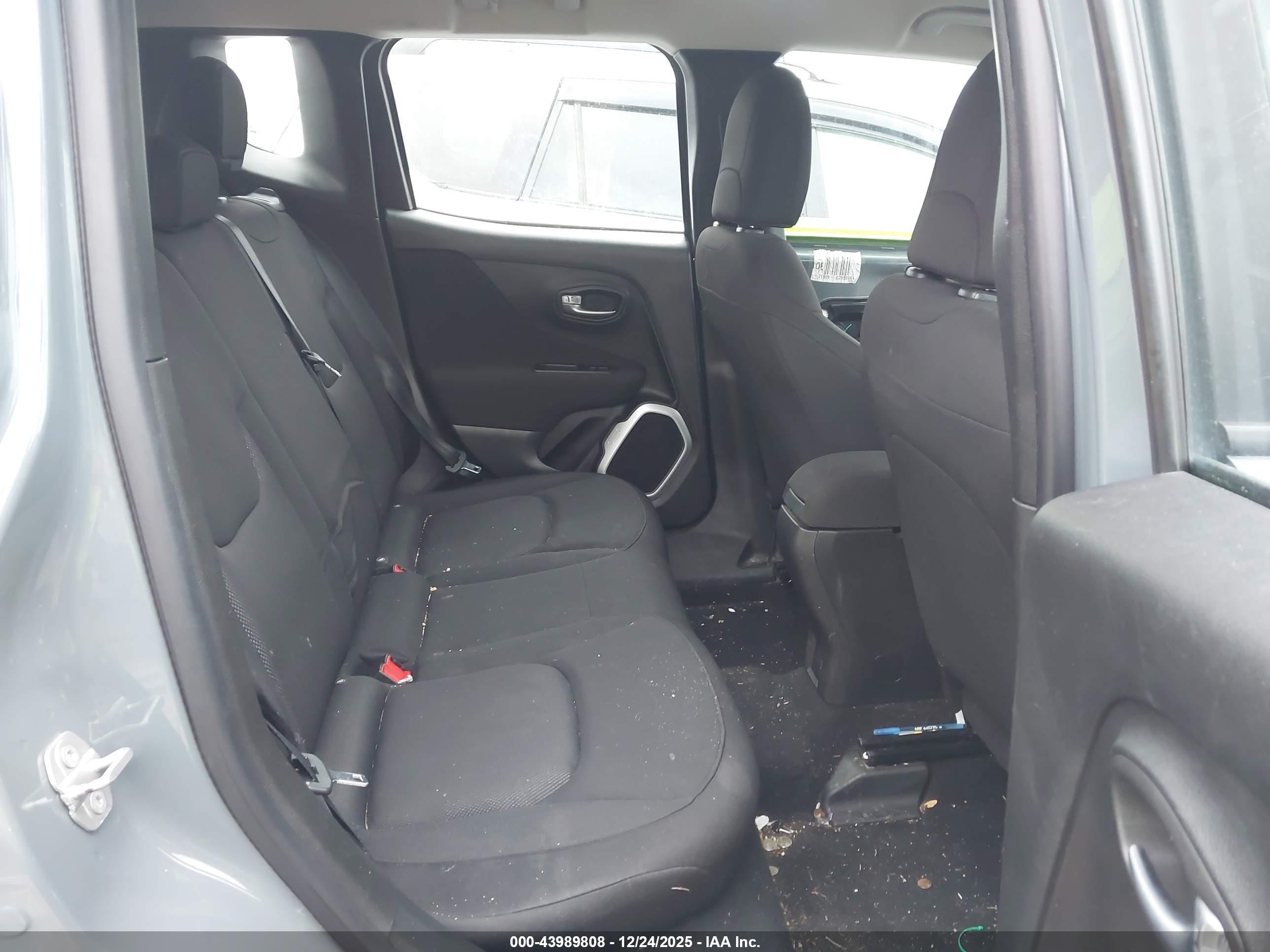 JEEP RENEGADE image 8