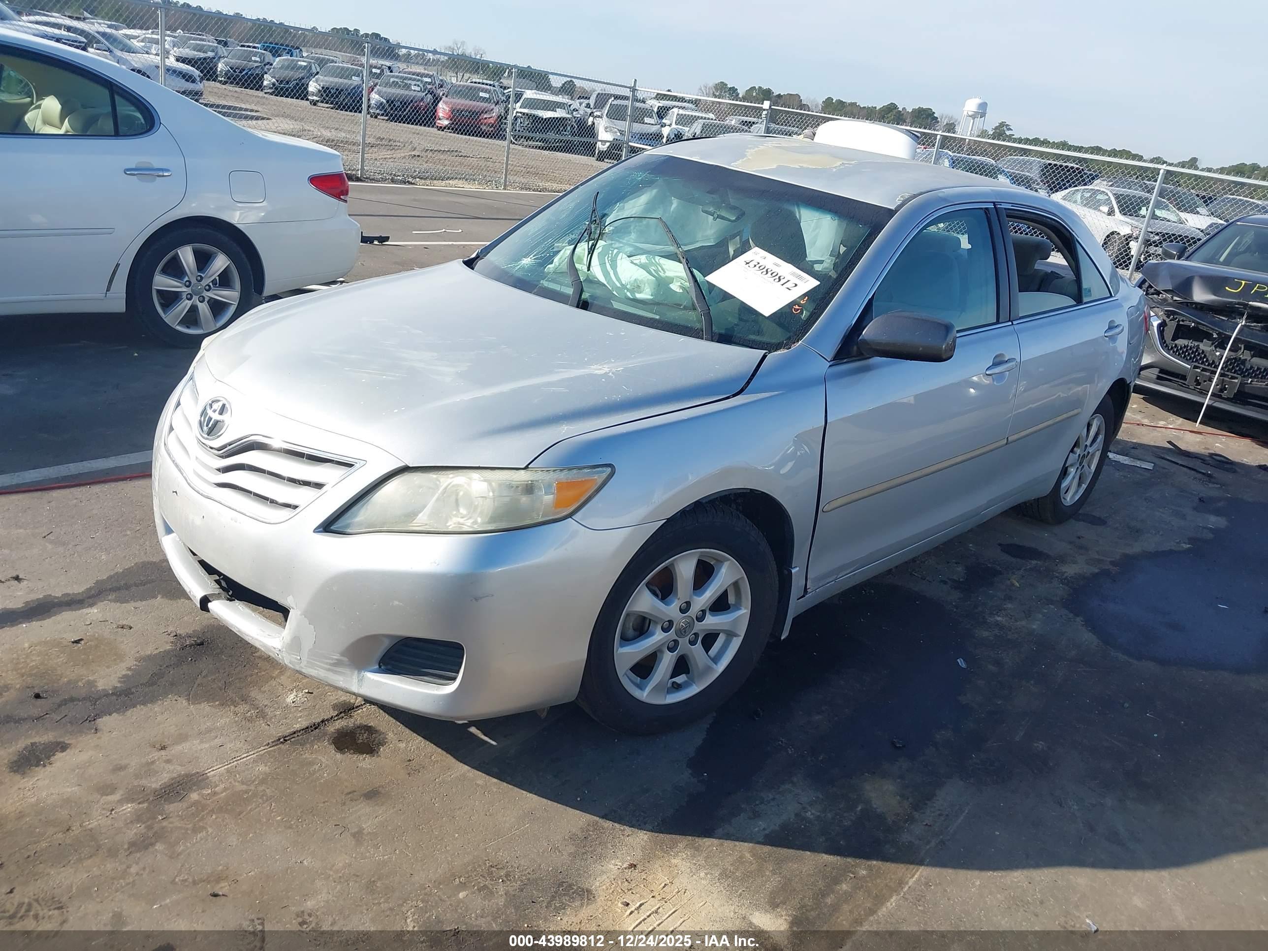 TOYOTA CAMRY image 2