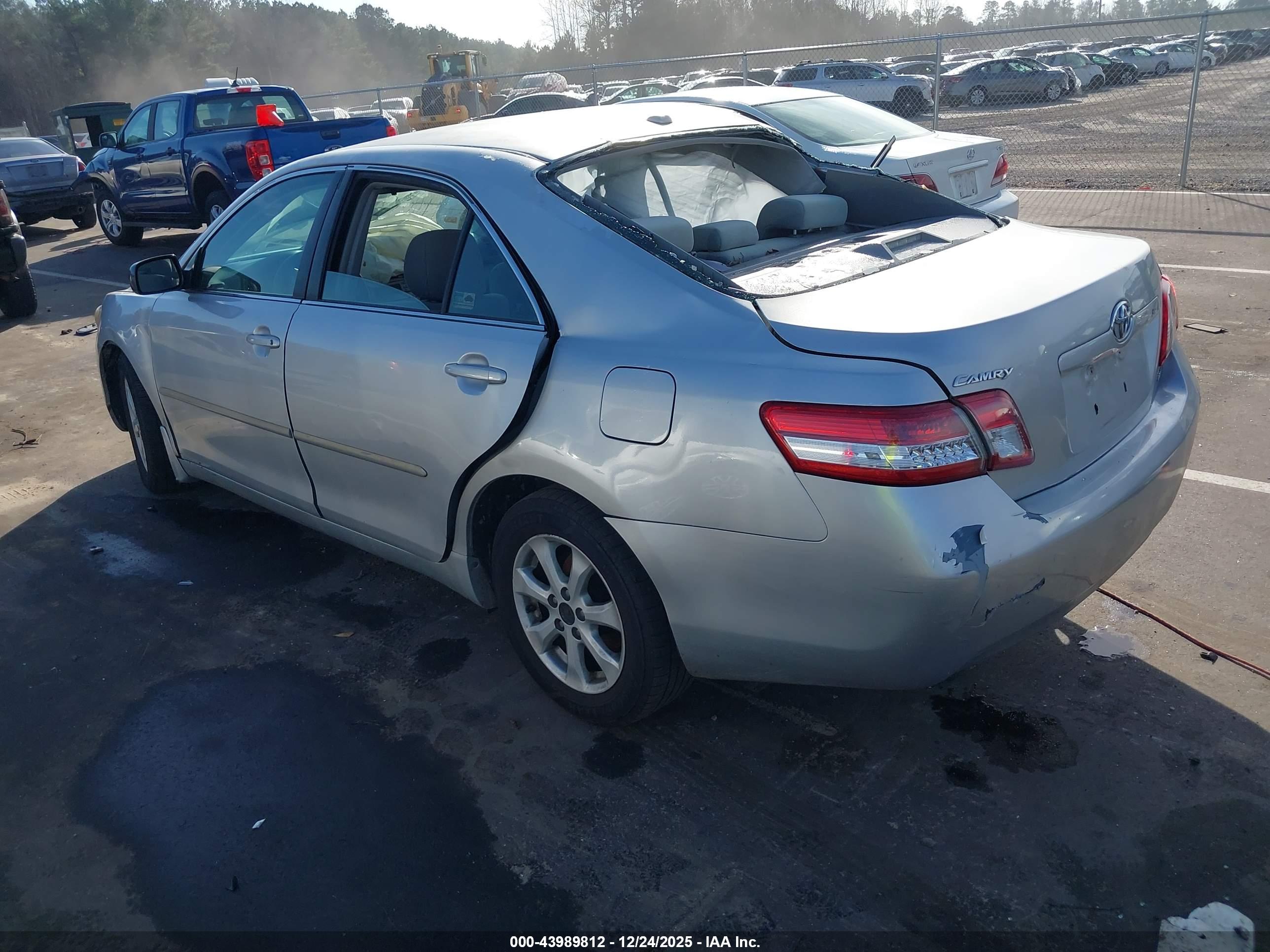 TOYOTA CAMRY image 3
