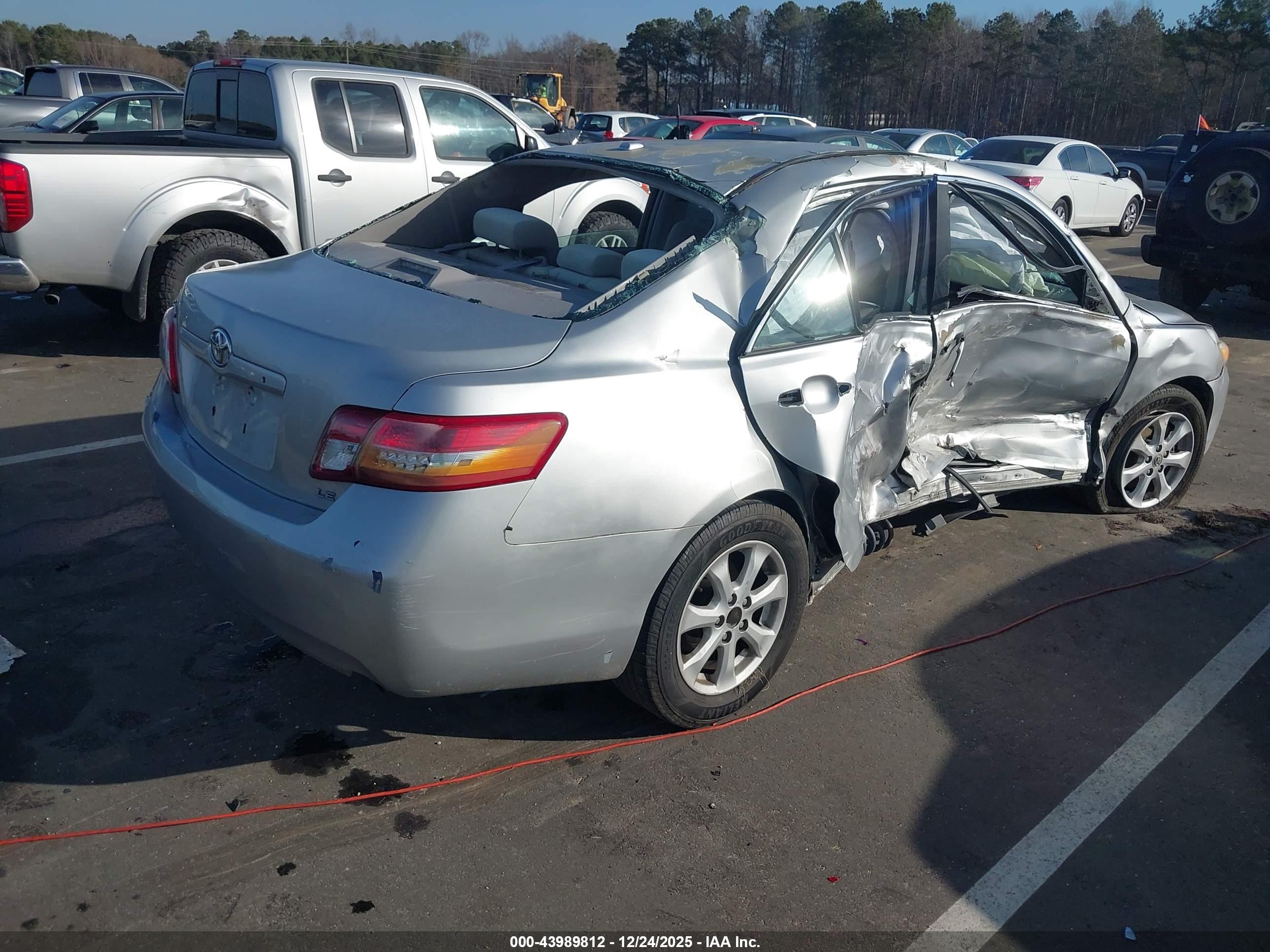 TOYOTA CAMRY image 4