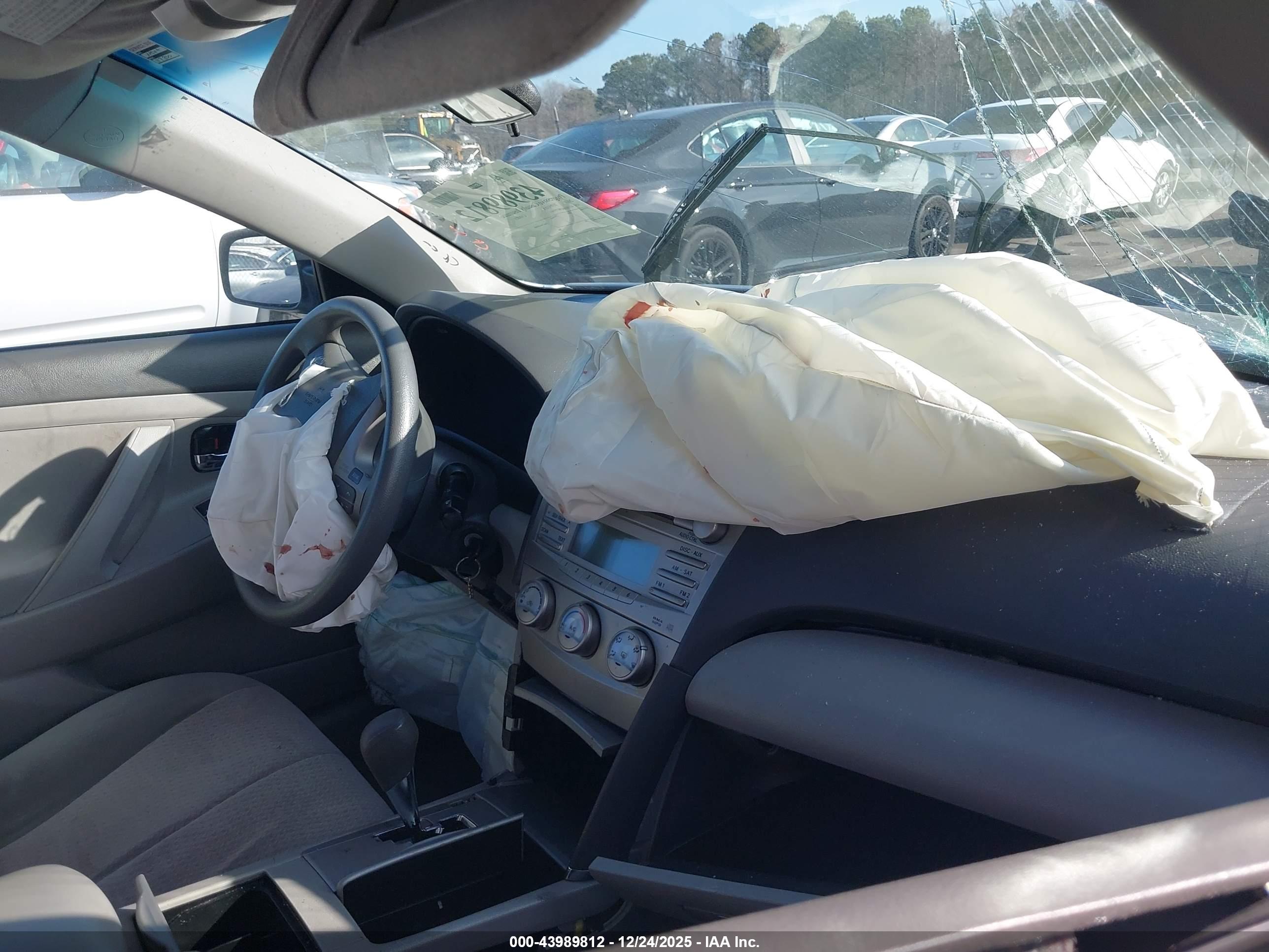TOYOTA CAMRY image 5