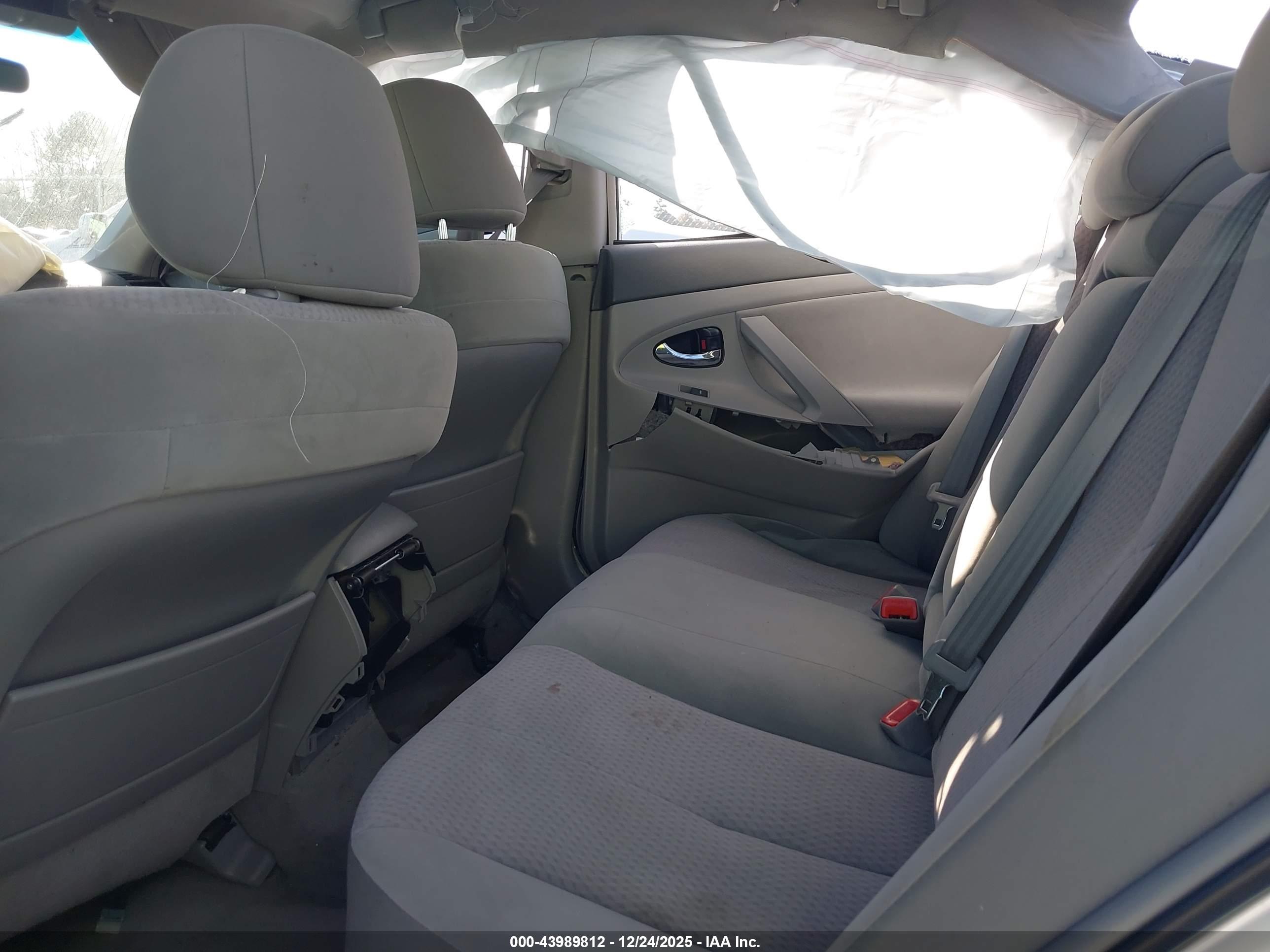 TOYOTA CAMRY image 8