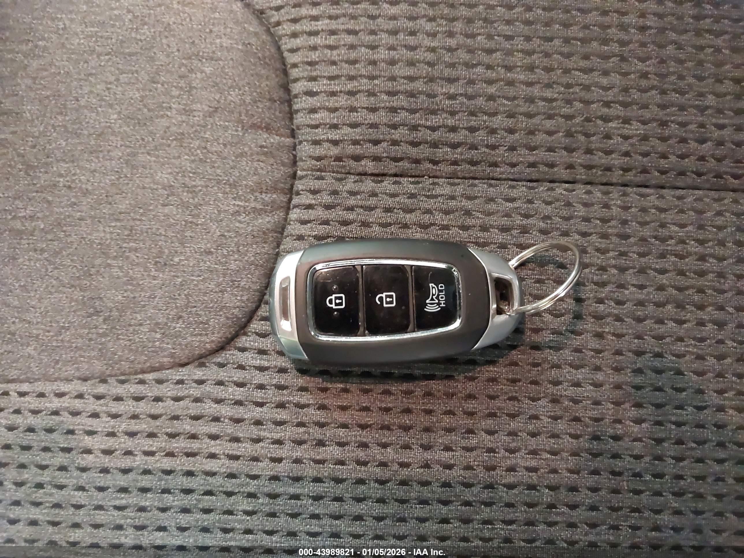 HYUNDAI SANTA image 11