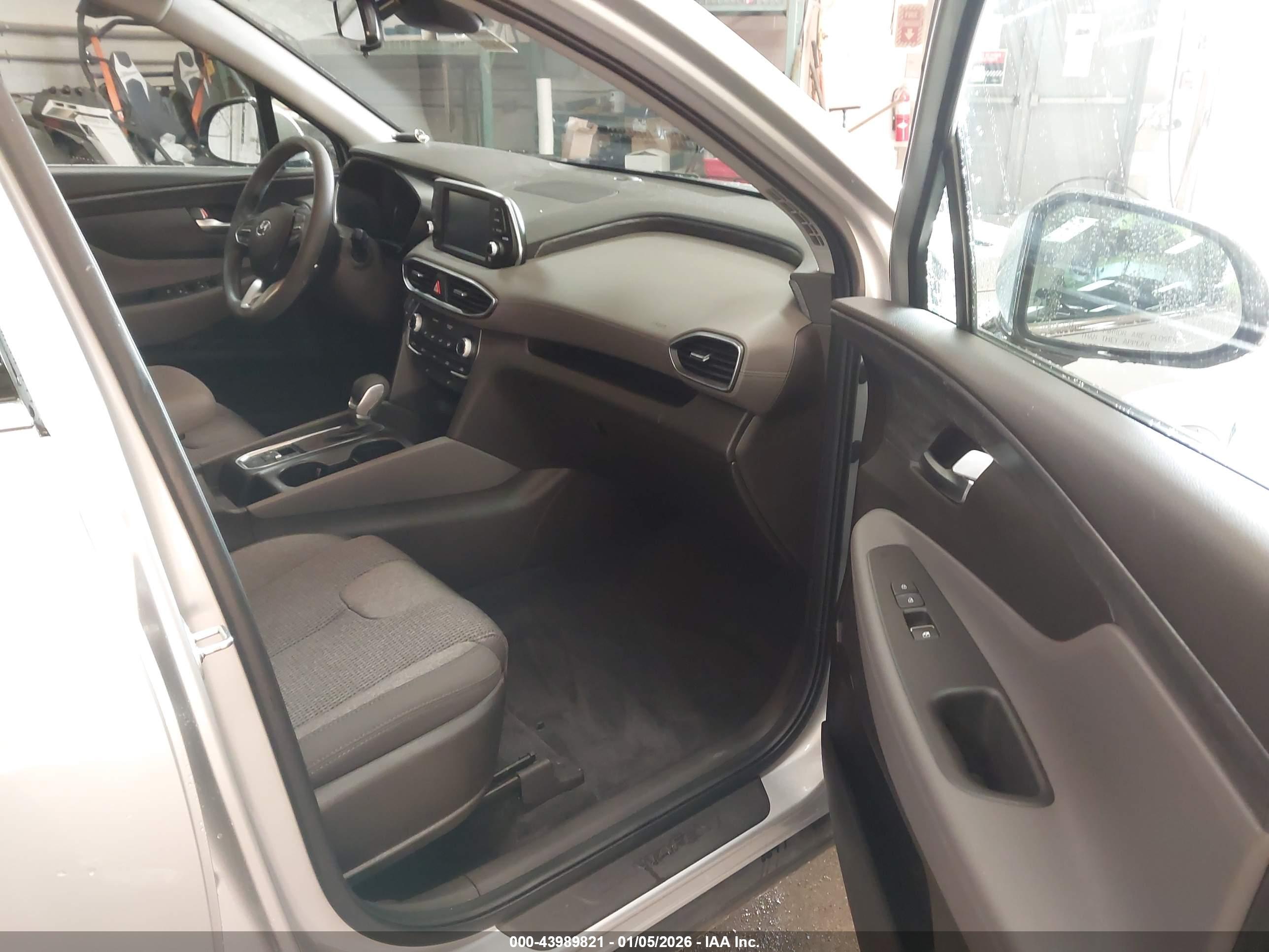 HYUNDAI SANTA image 5