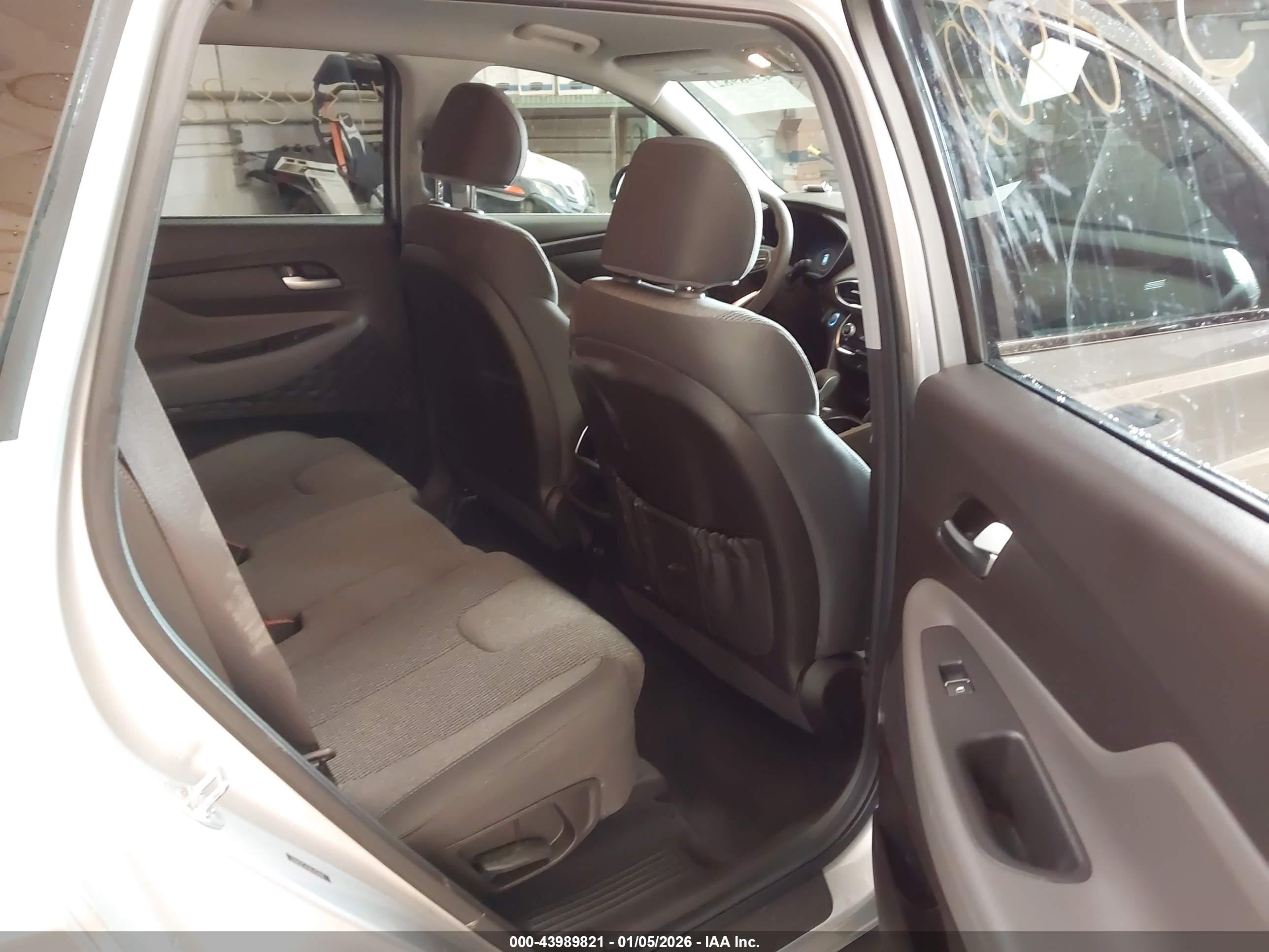 HYUNDAI SANTA image 8