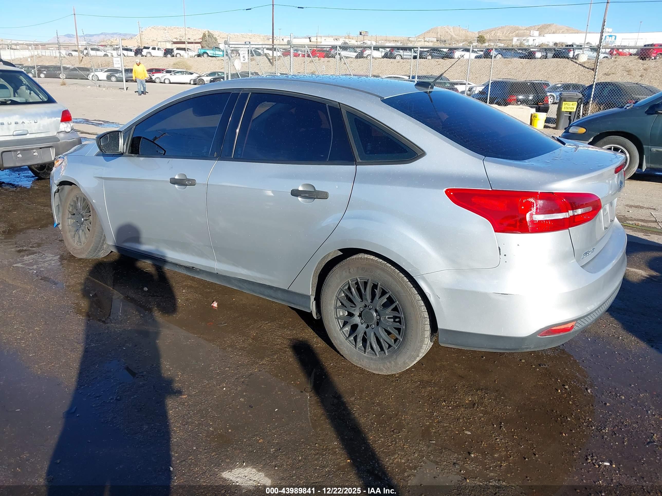FORD FOCUS image 3