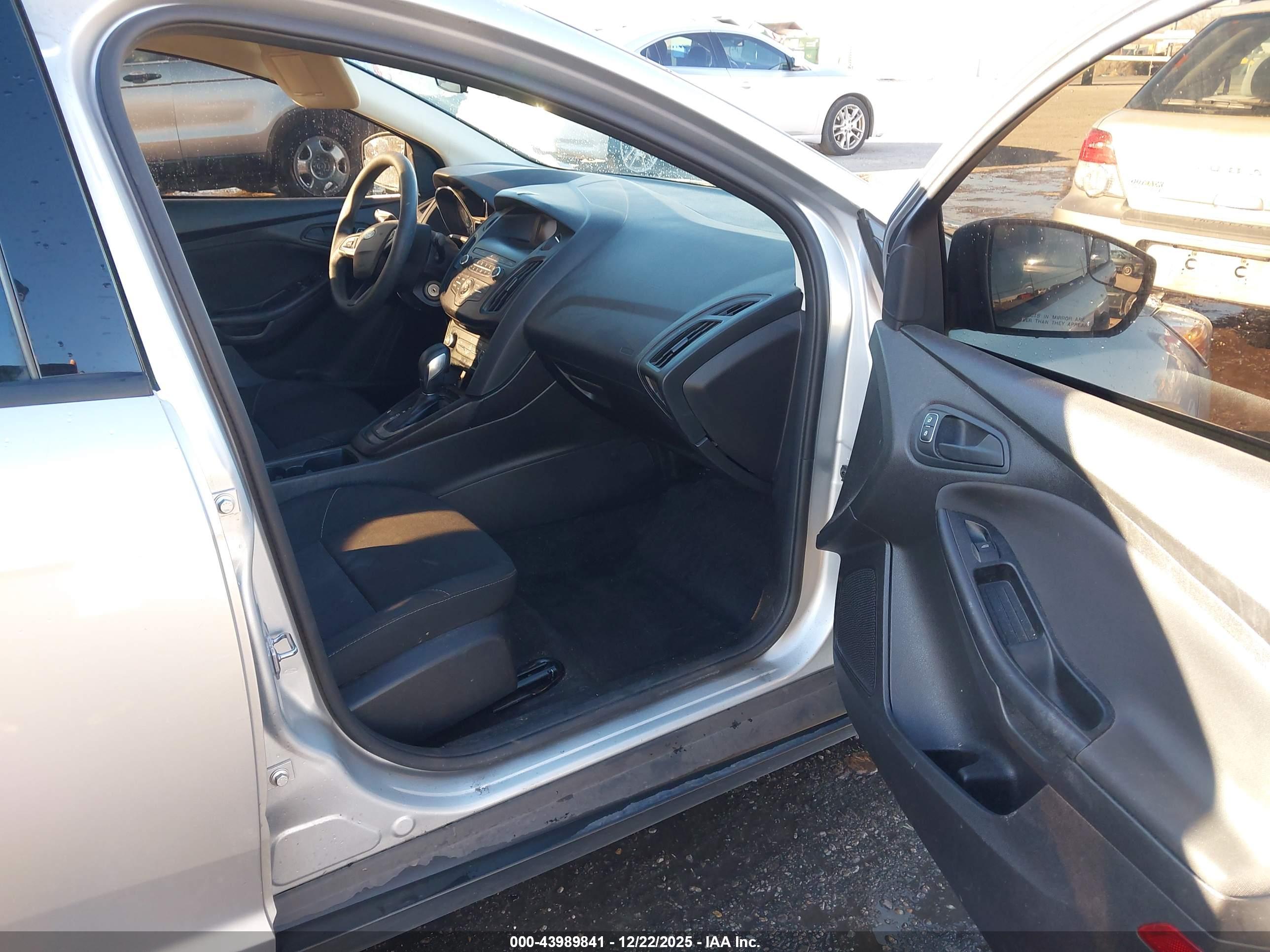 FORD FOCUS image 5