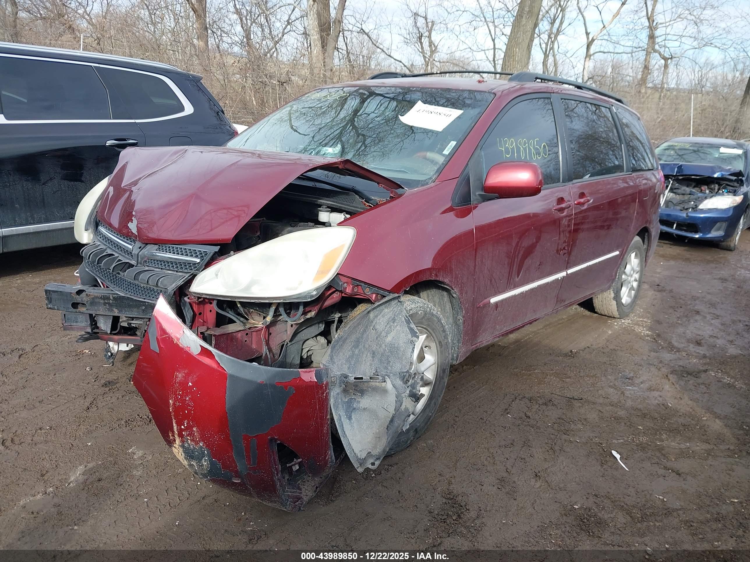 TOYOTA SIENNA image 2