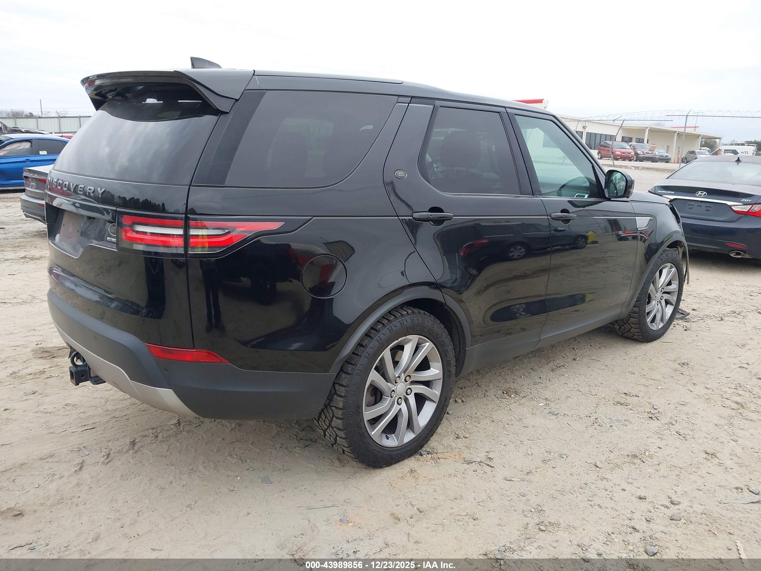 LAND ROVER image 4