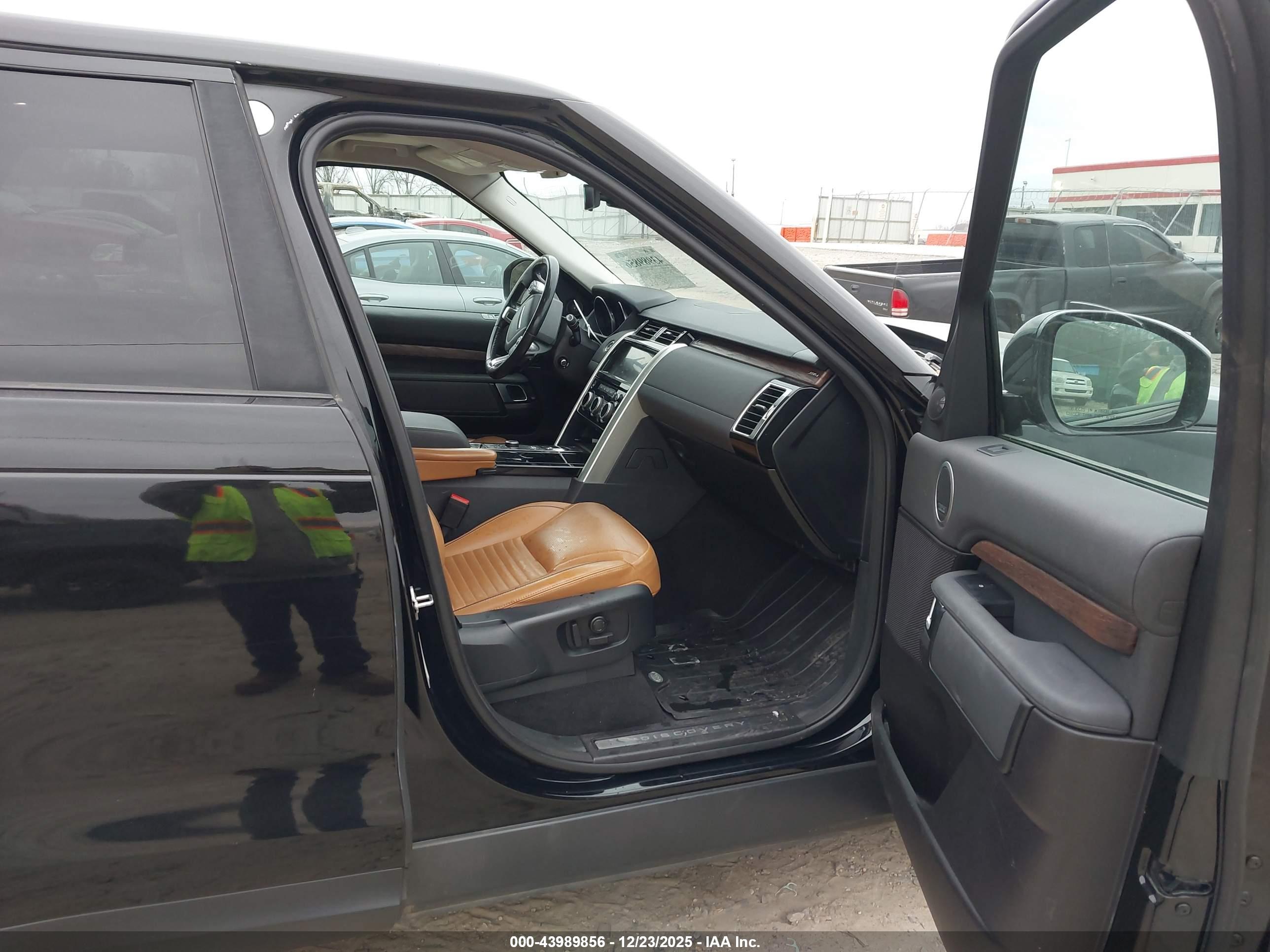 LAND ROVER image 5