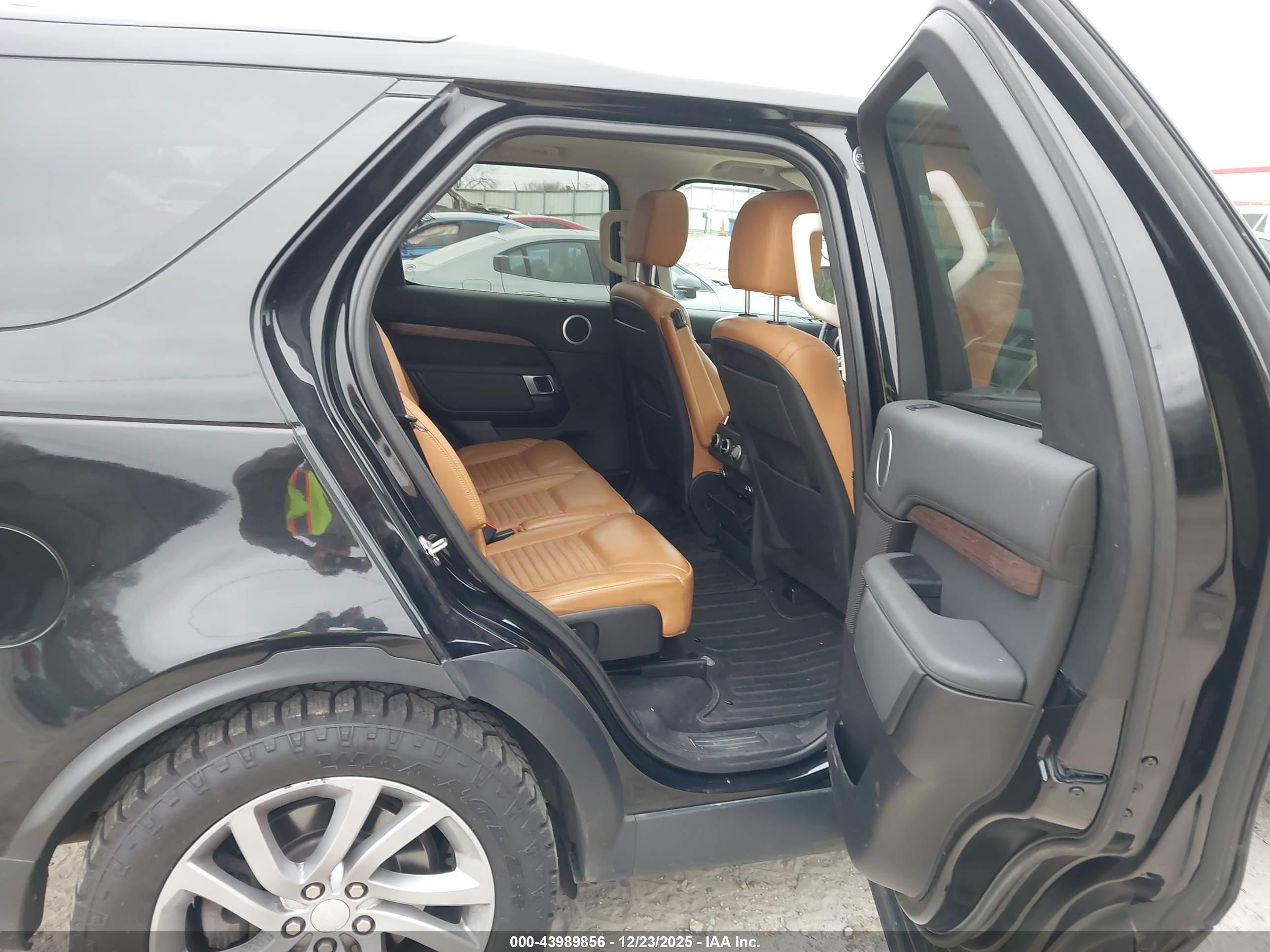 LAND ROVER image 8