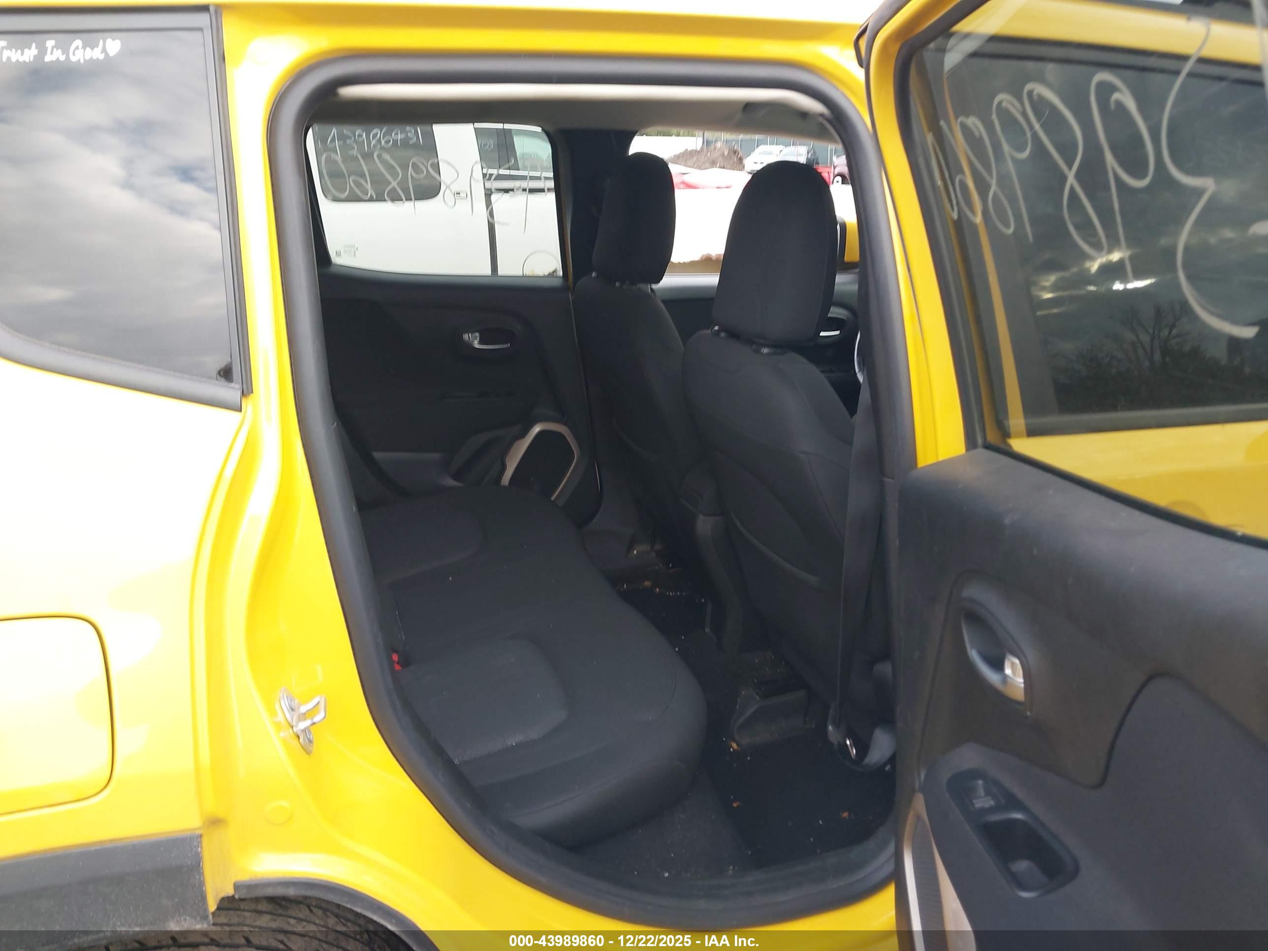 JEEP RENEGADE image 8