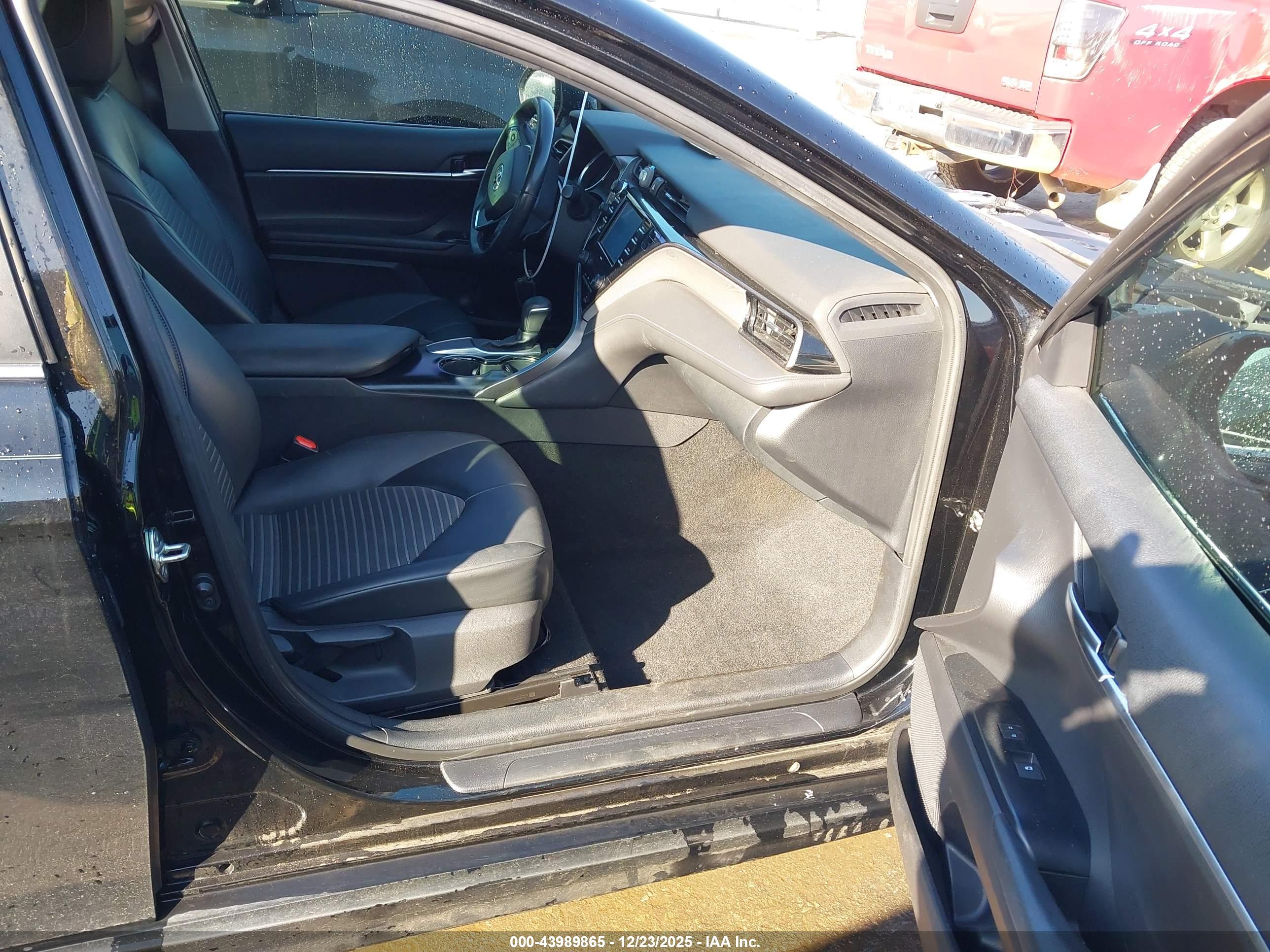 TOYOTA CAMRY image 5