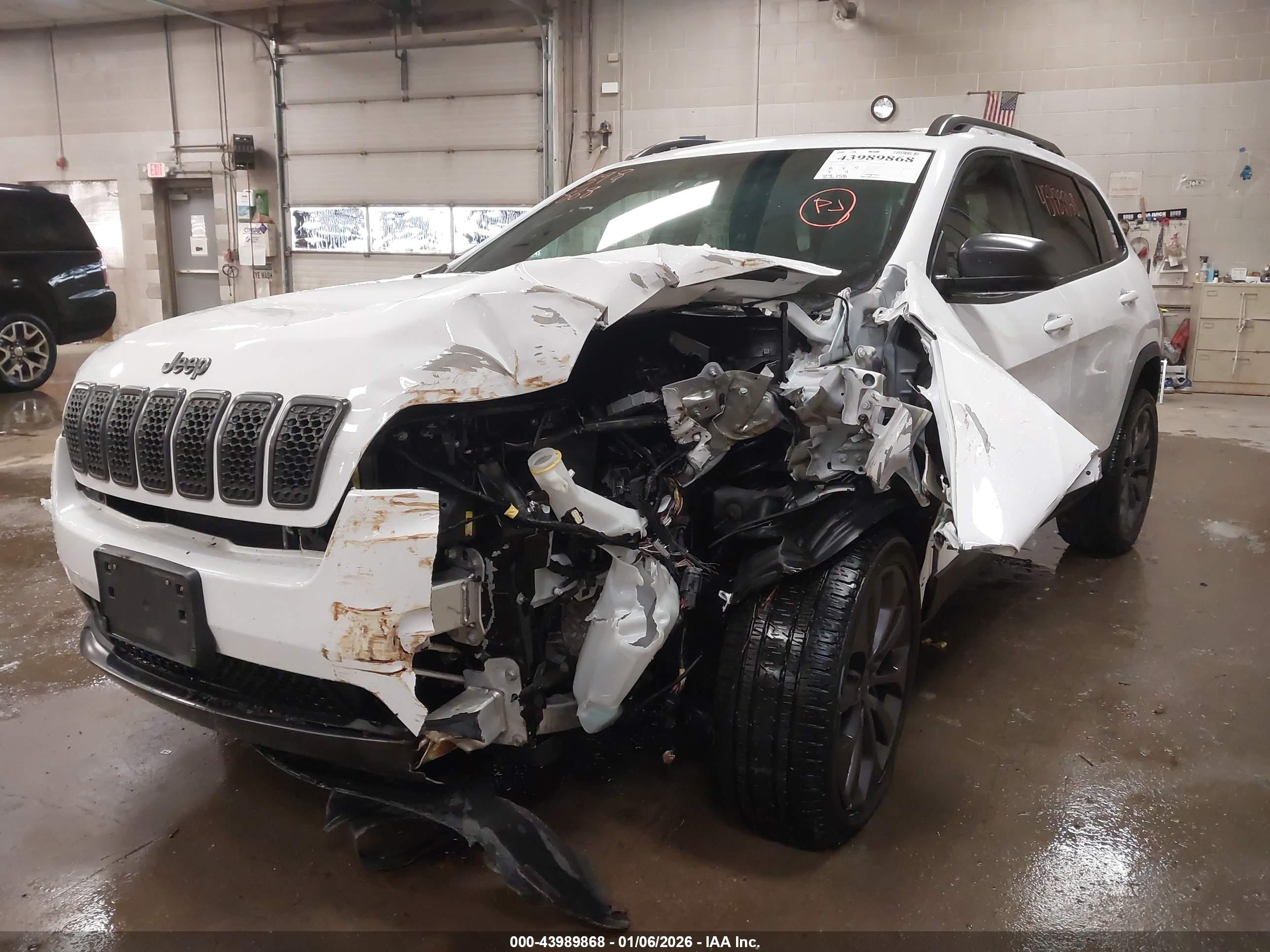 JEEP CHEROKEE image 6