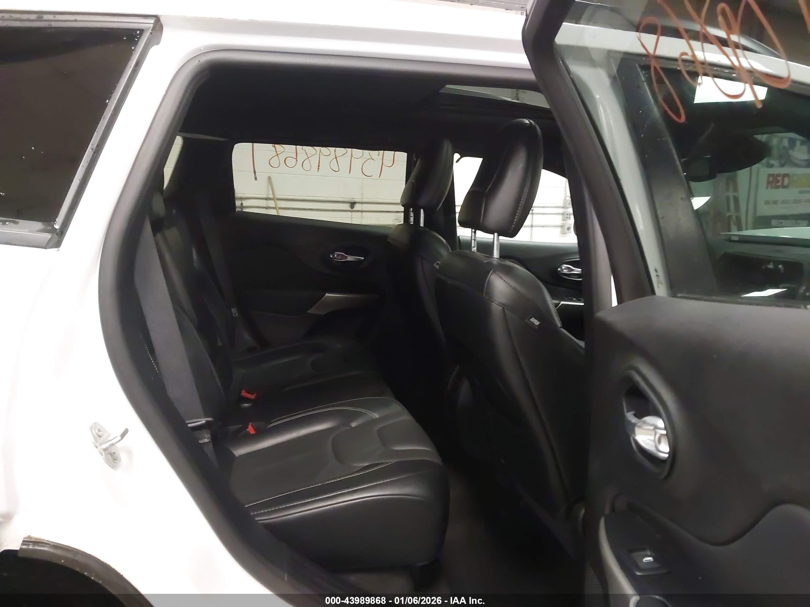 JEEP CHEROKEE image 8