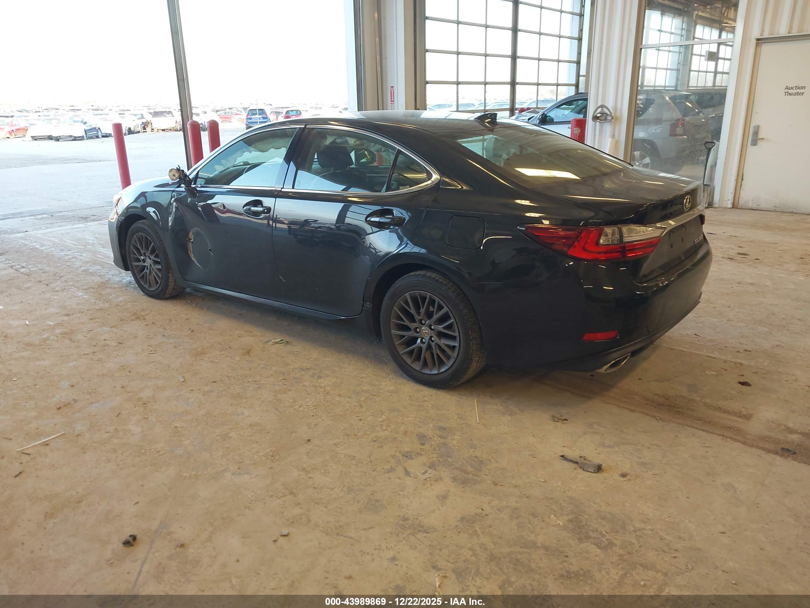 LEXUS ES image 3