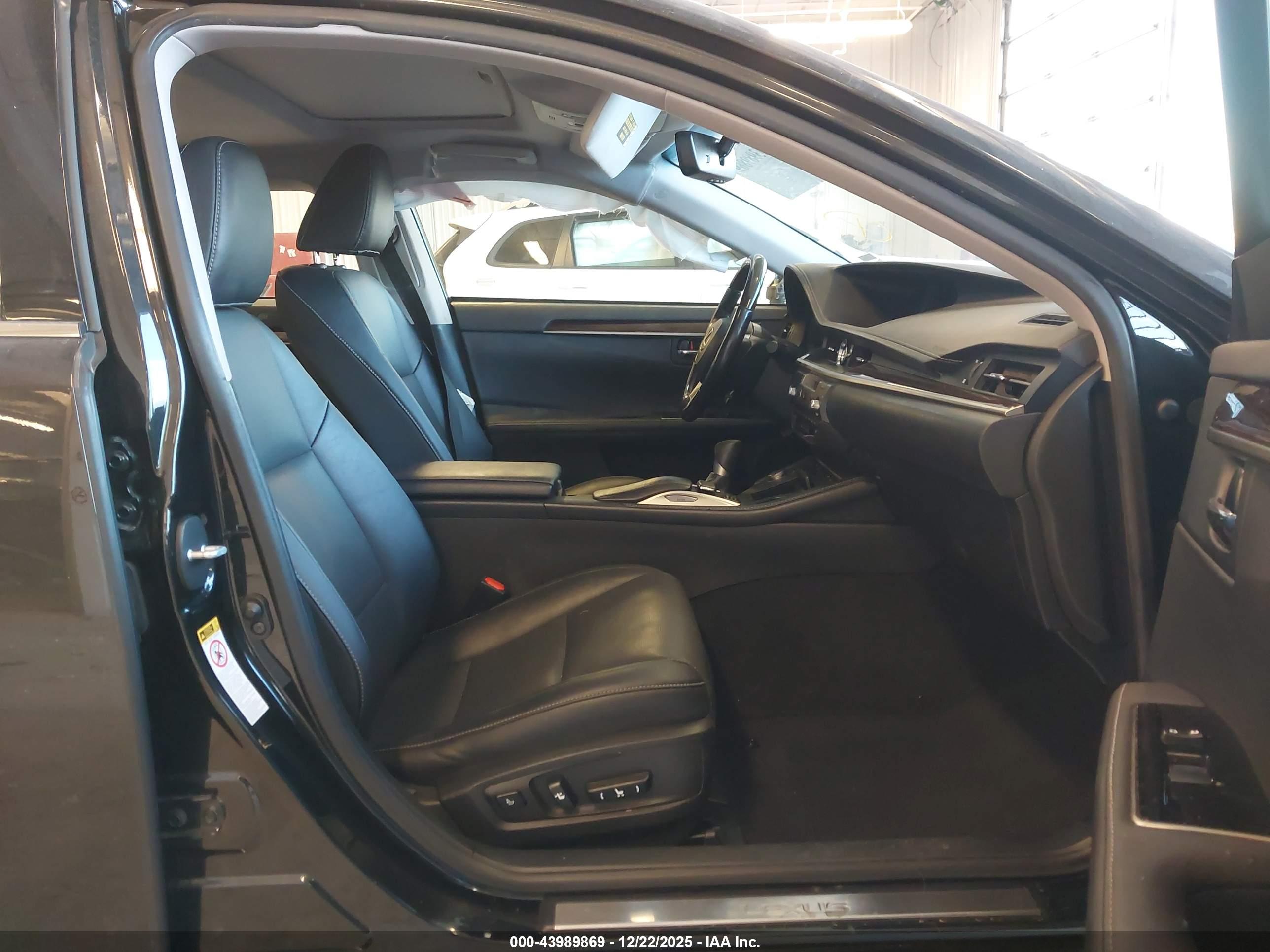 LEXUS ES image 5