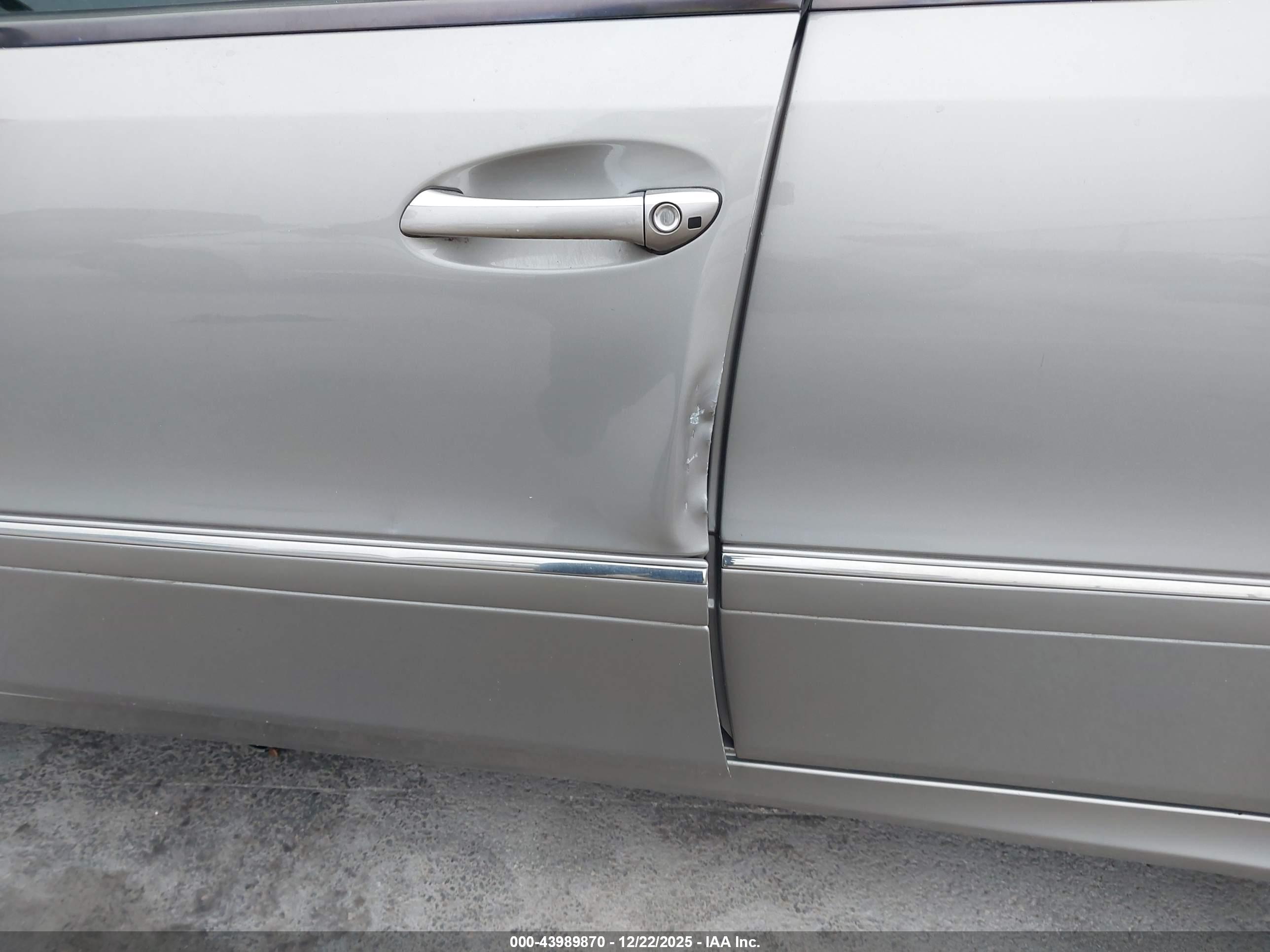MERCEDES-BENZ E image 6