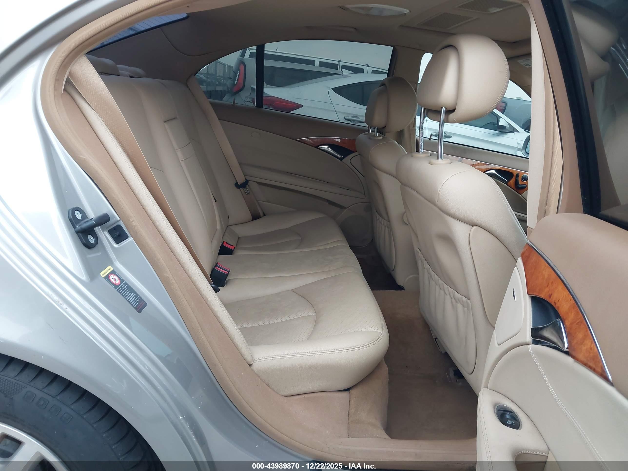 MERCEDES-BENZ E image 8