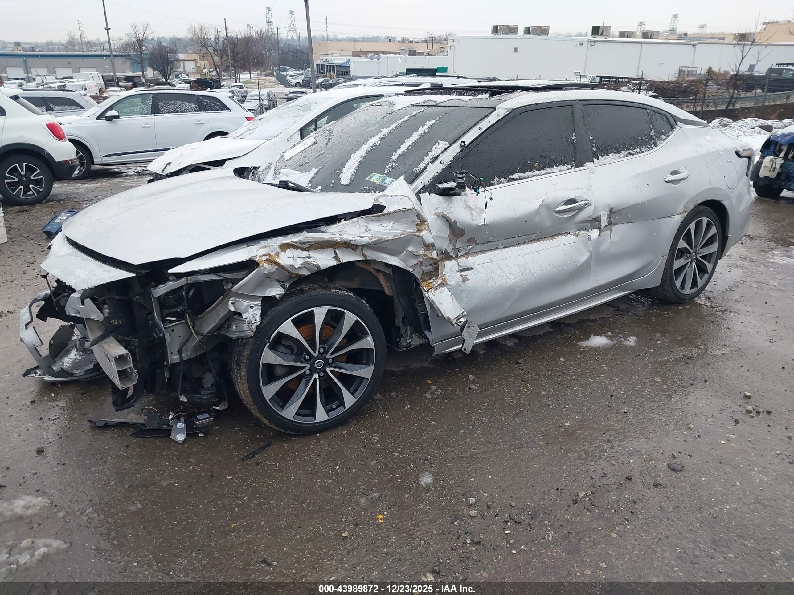 NISSAN MAXIMA image 2