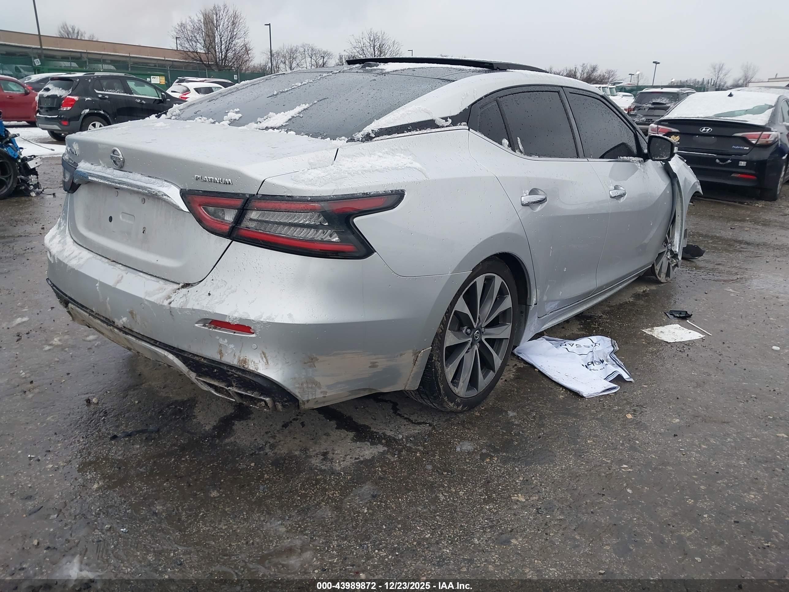 NISSAN MAXIMA image 4