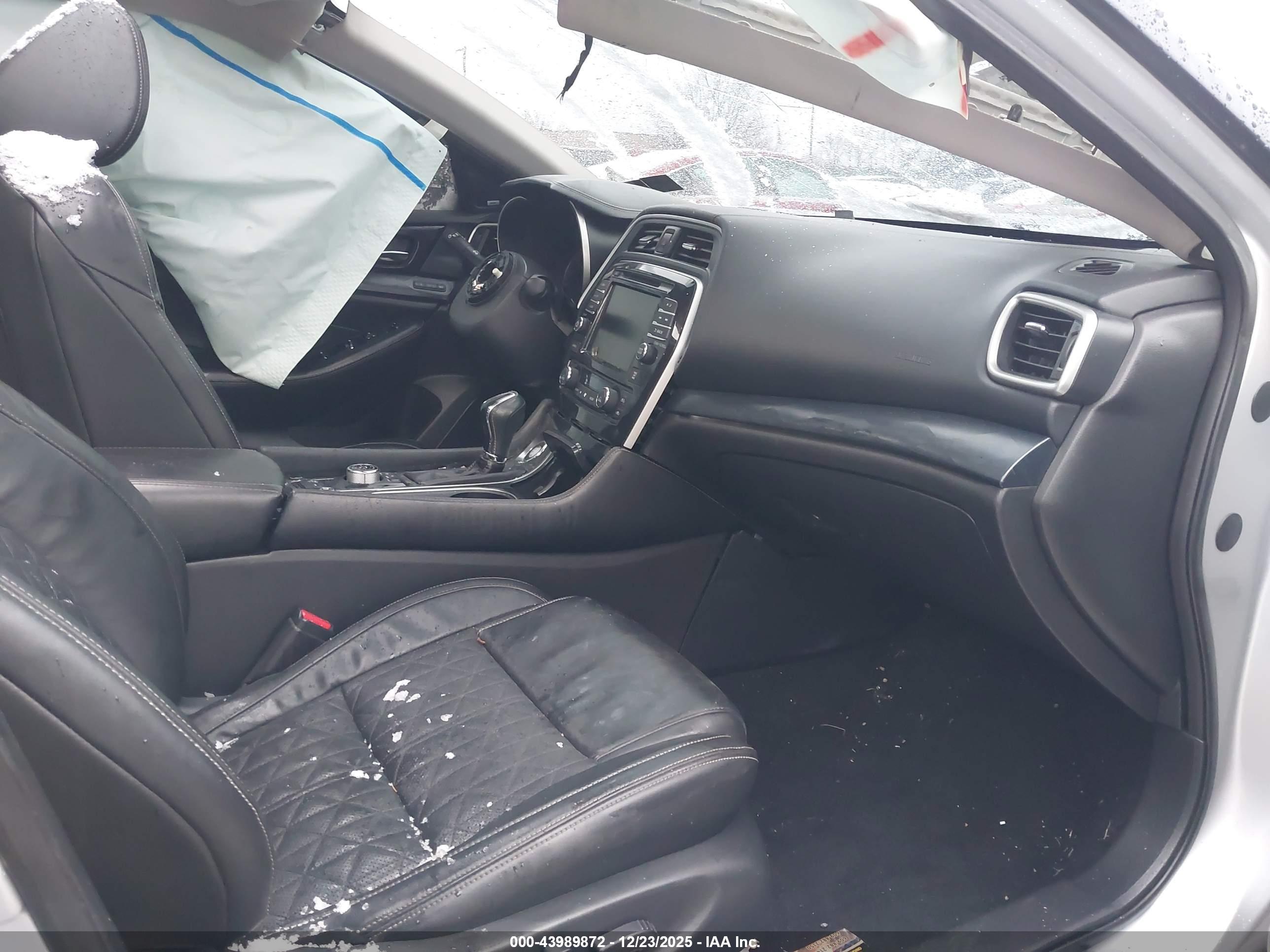 NISSAN MAXIMA image 5