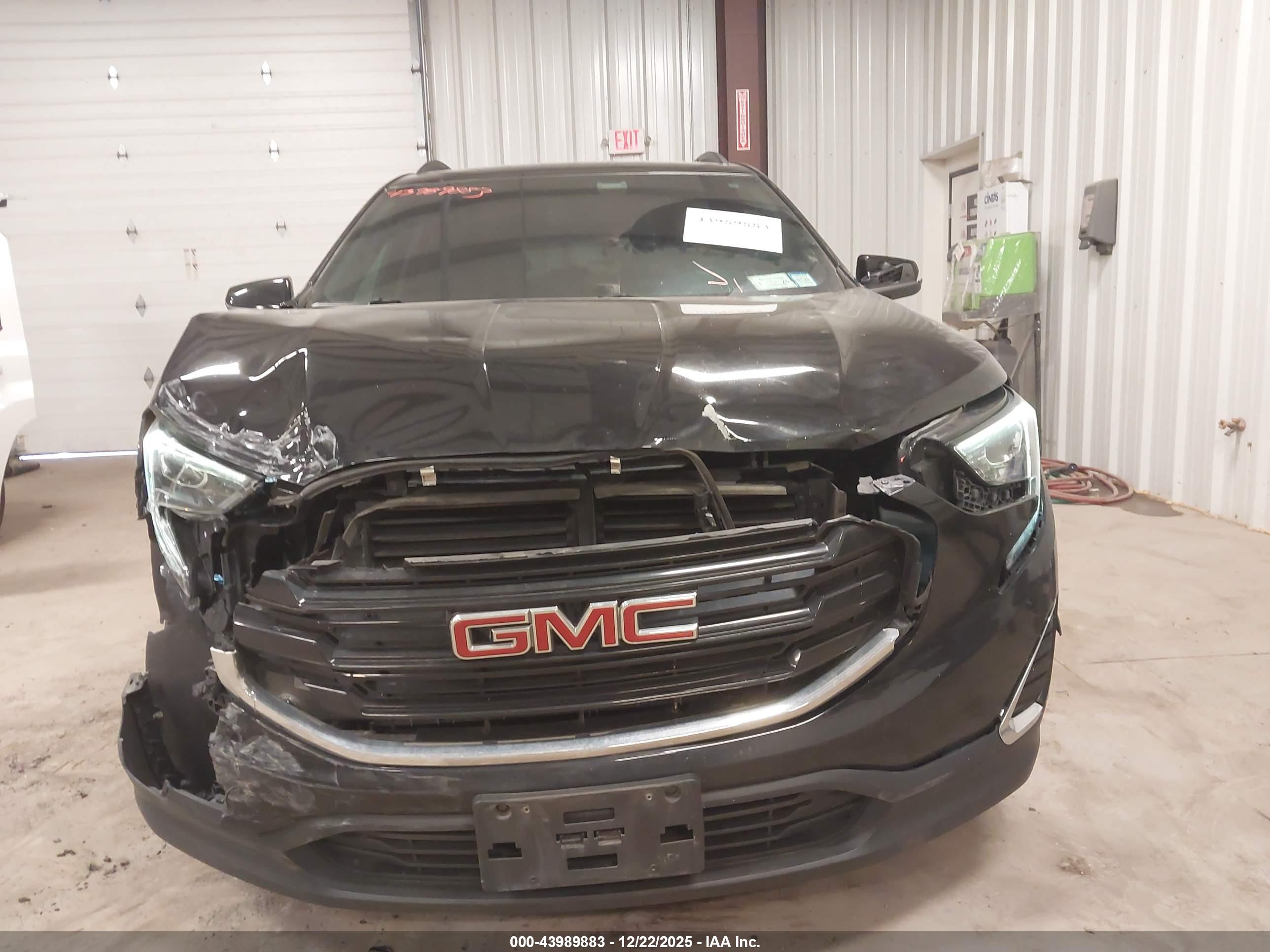 GMC TERRAIN image 6