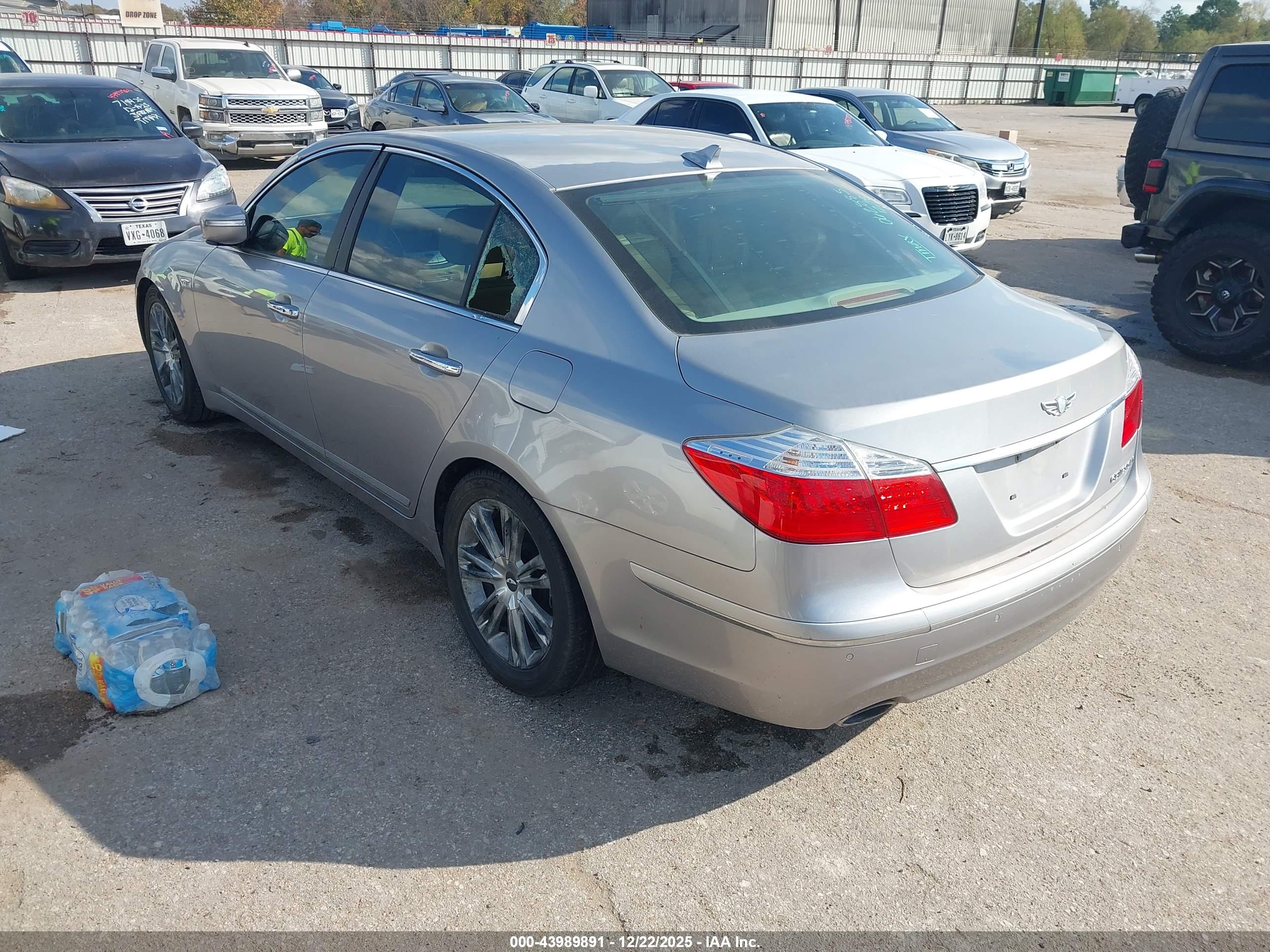 HYUNDAI GENESIS image 3